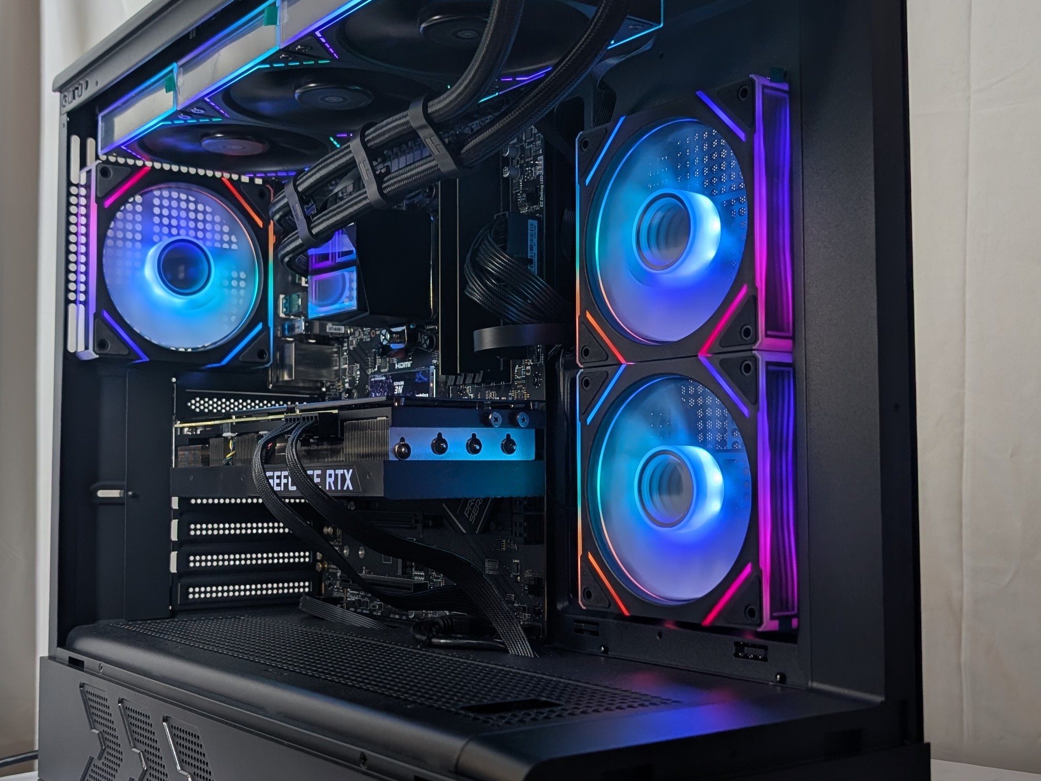 RTX 3090 | RYZEN 5 7600X | 16GB DDR5 | 1TB NVME | 1000W PSU