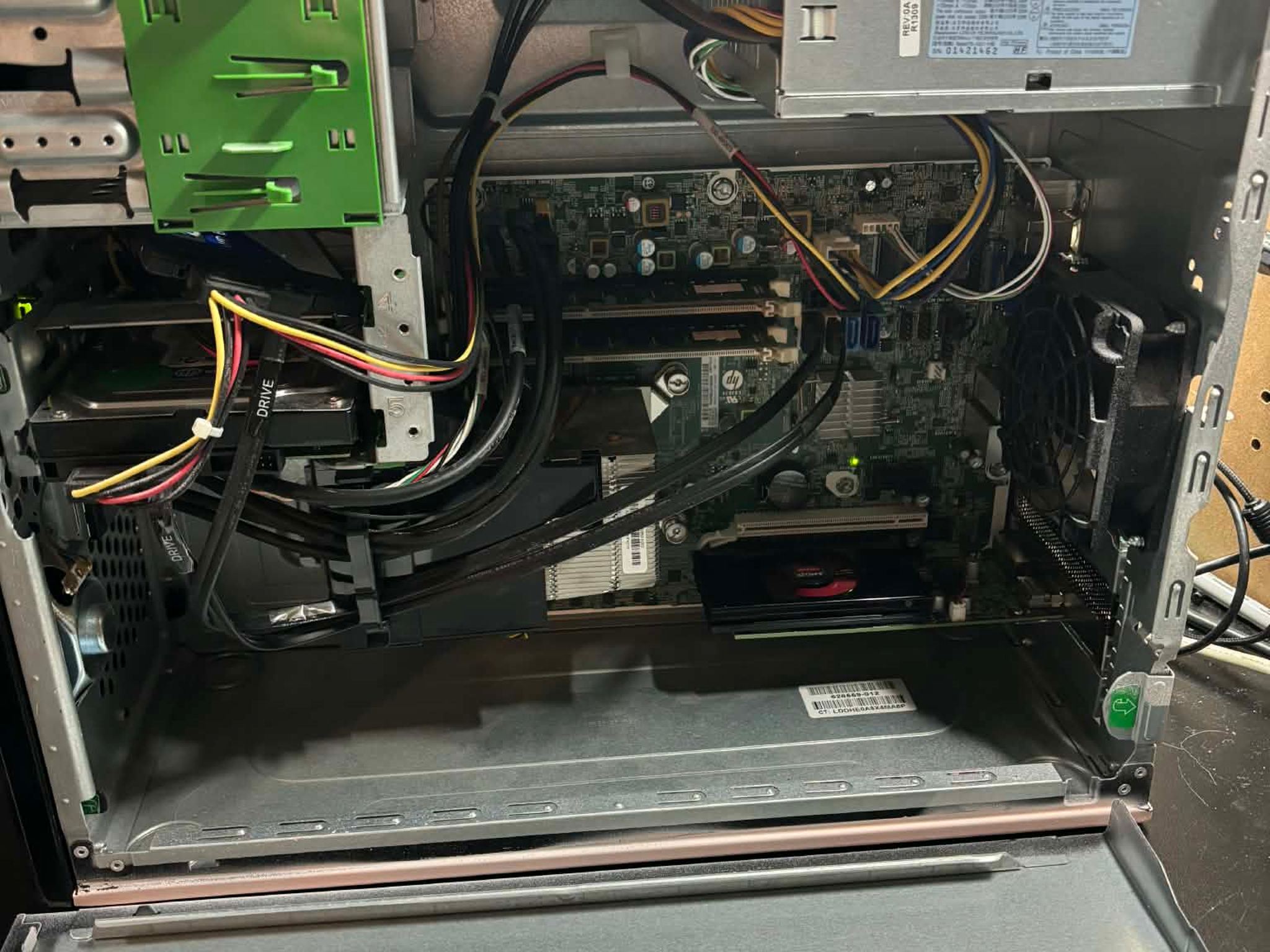 Retro Tower | AMD A10-5800B, 16GB RAM, 250GB SSD, AMD R7 450, Win10, WiFi