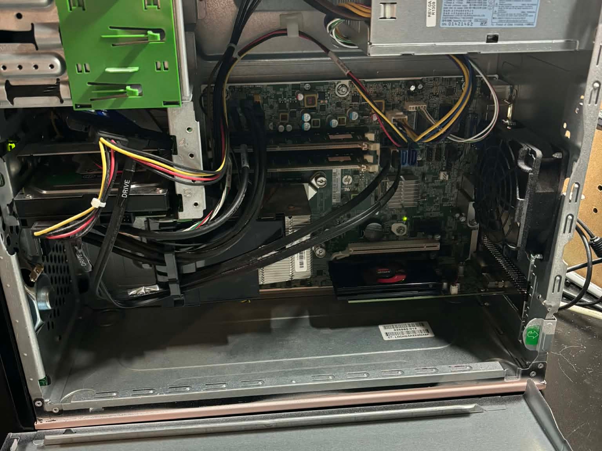 Retro Tower | AMD A10-5800B, 16GB RAM, 250GB SSD, AMD R7 450, Win10, WiFi