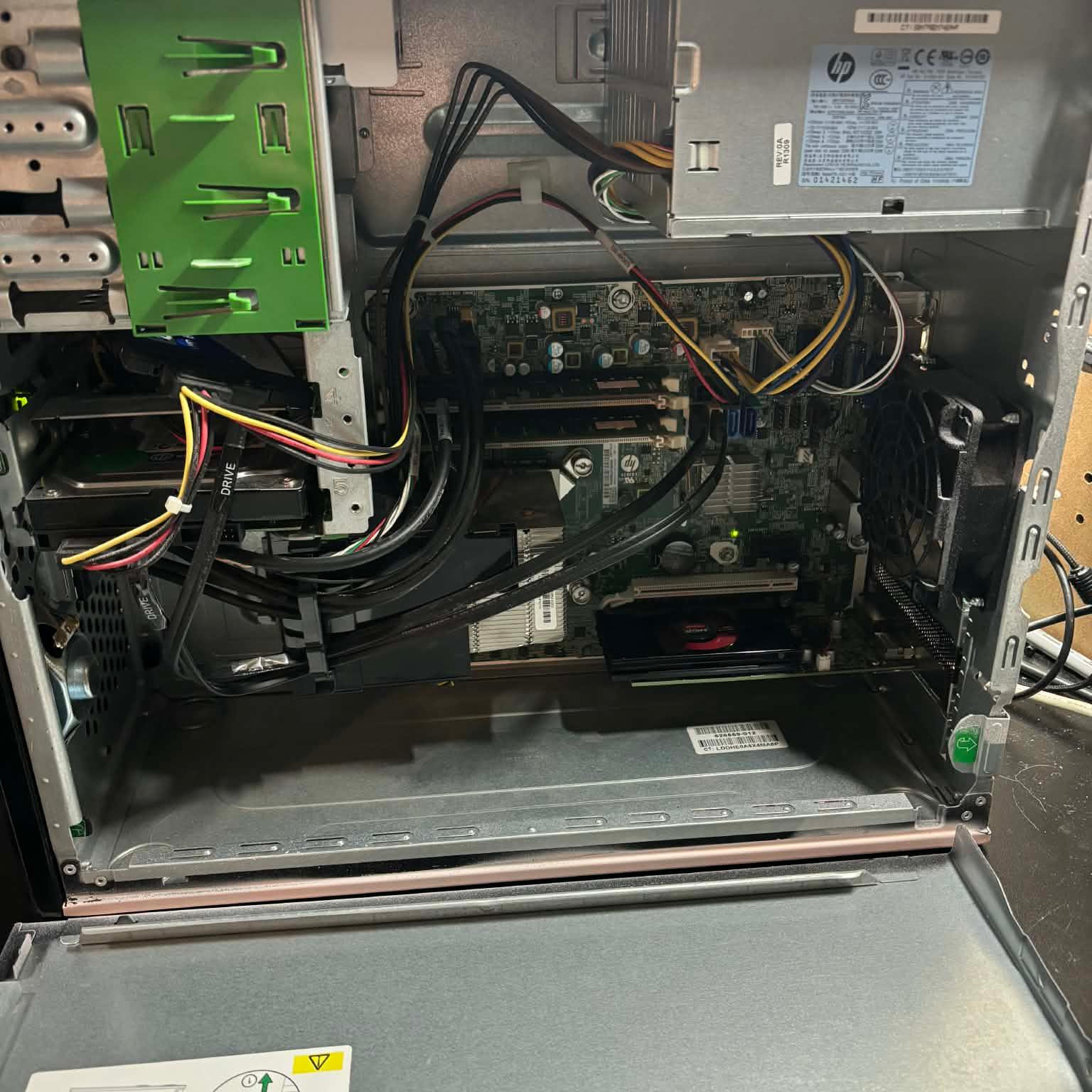 Retro Tower | AMD A10-5800B, 16GB RAM, 250GB SSD, AMD R7 450, Win10, WiFi