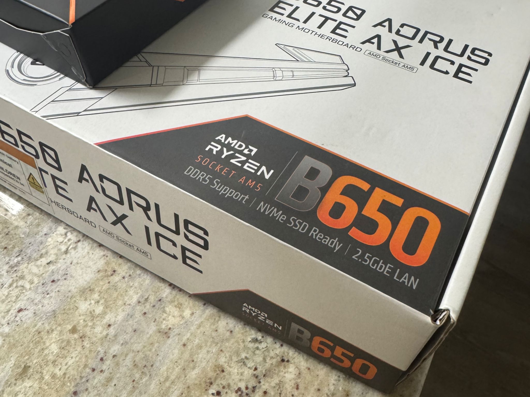 Ryzen 7 9700x and aorus elite axe ice