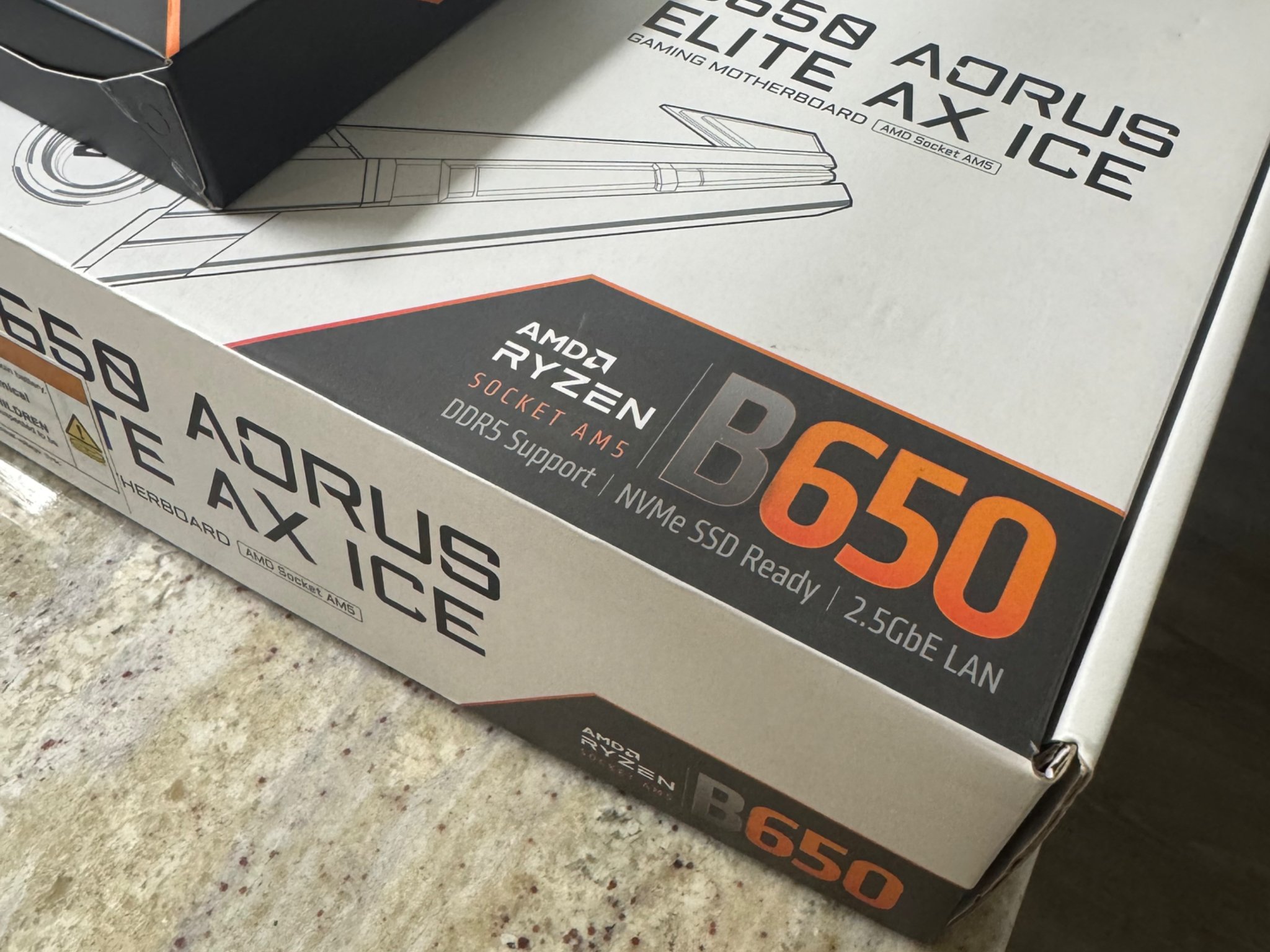 Ryzen 7 9700x and aorus elite axe ice