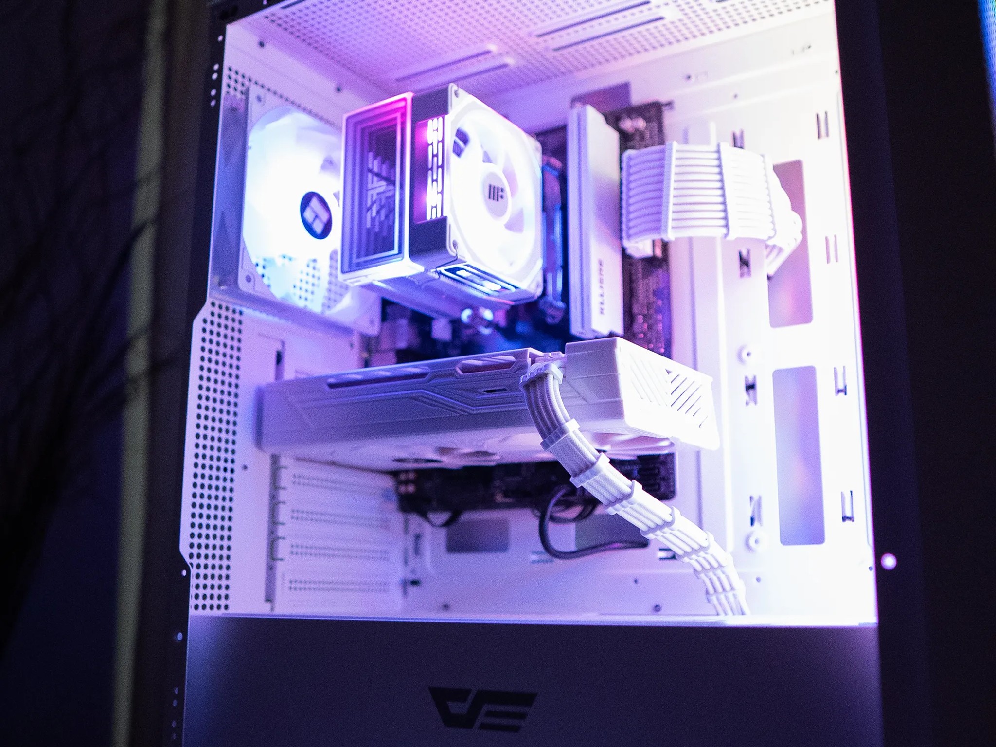 🍬🌨 | RX 580 8GB | RYZEN 5 1500X | 16GB DDR4 RAM | 1TB NVME SSD | Arctic Candy