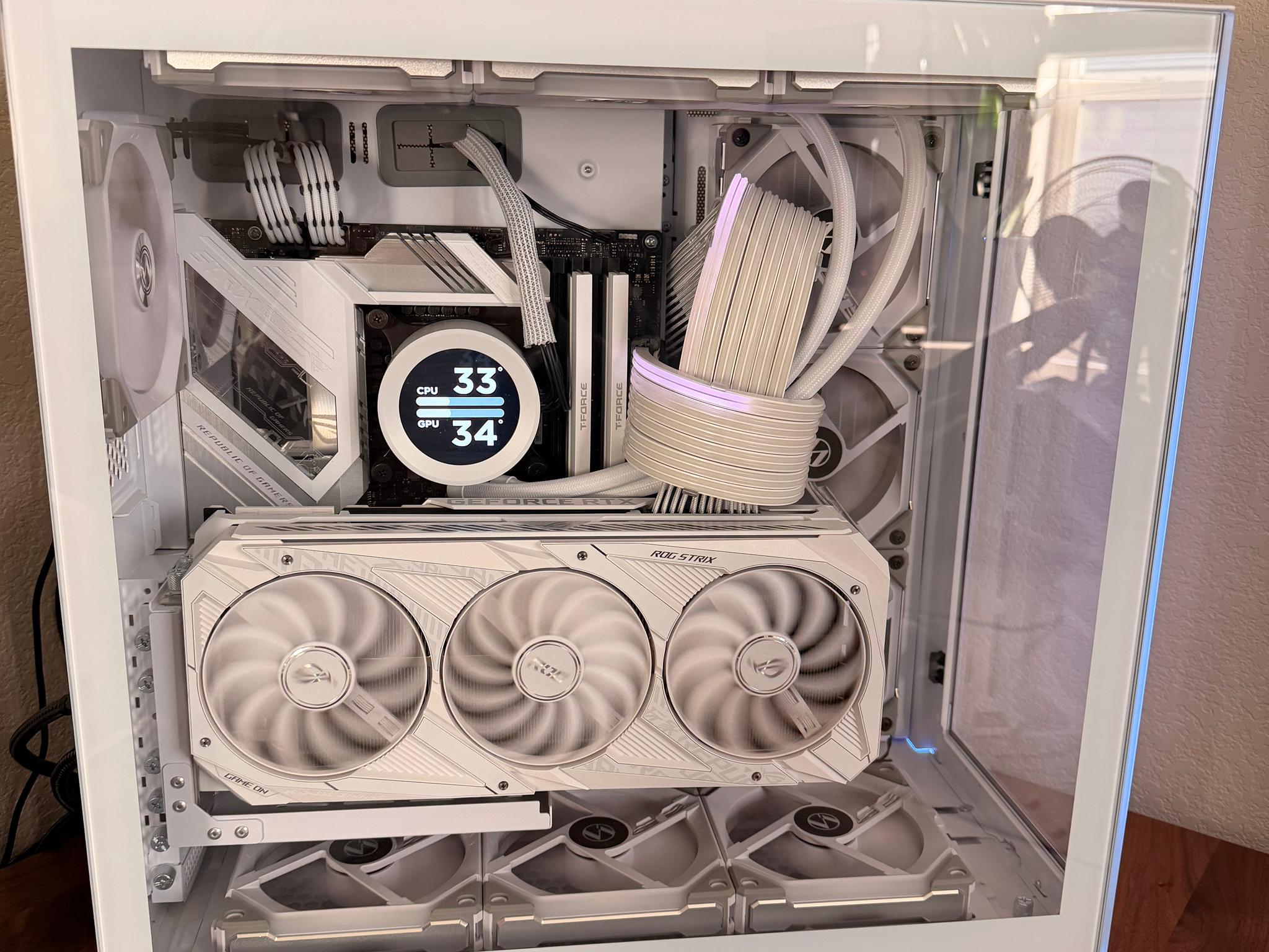 All White Gaming PC: i9 12900k paired with a Asus ROG Strix 3090
