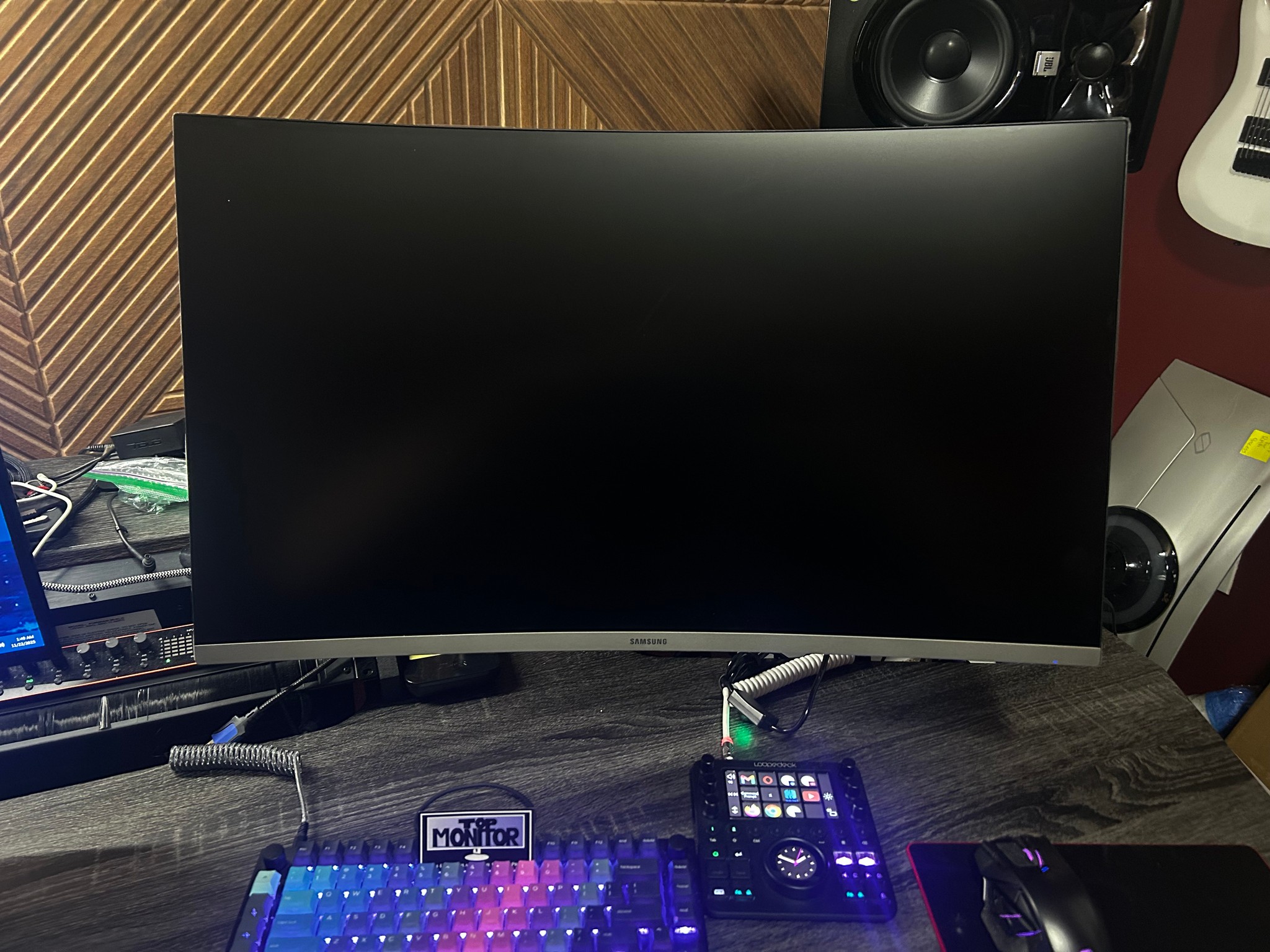 Samsung 32” FHD (1920 x 1080) (75hz) Curved Monitor with Bezel-Less Design (Refurbished)