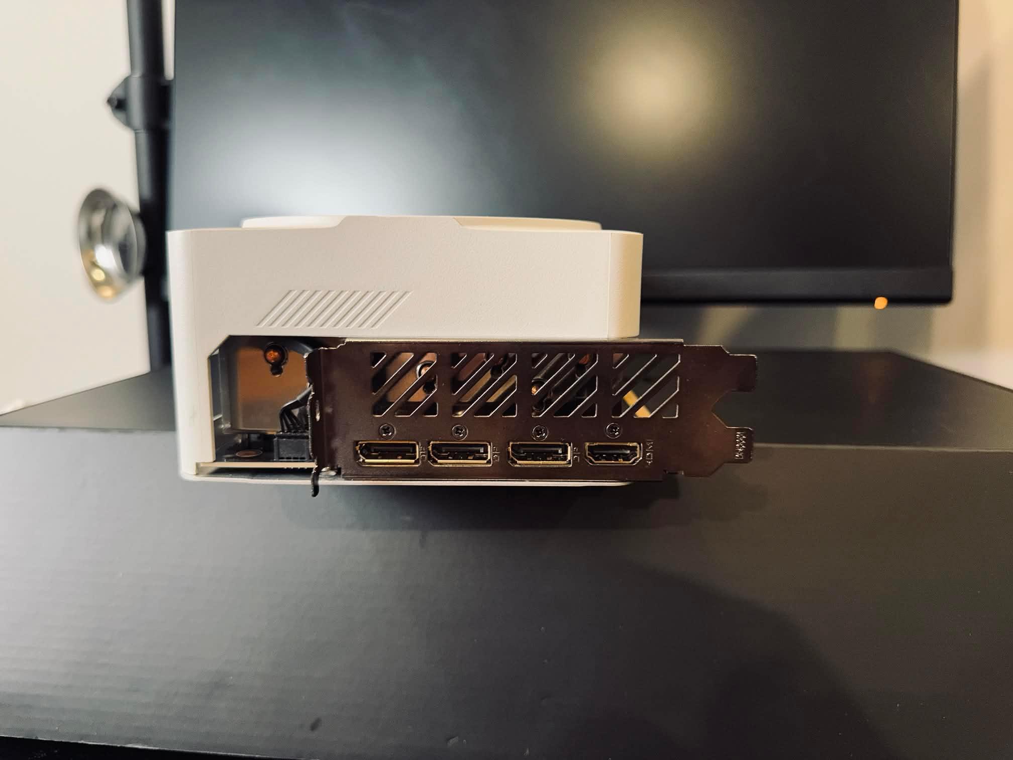 GIGABYTE AERO OC GeForce RTX 4090 24GB GDDR6X Graphics card