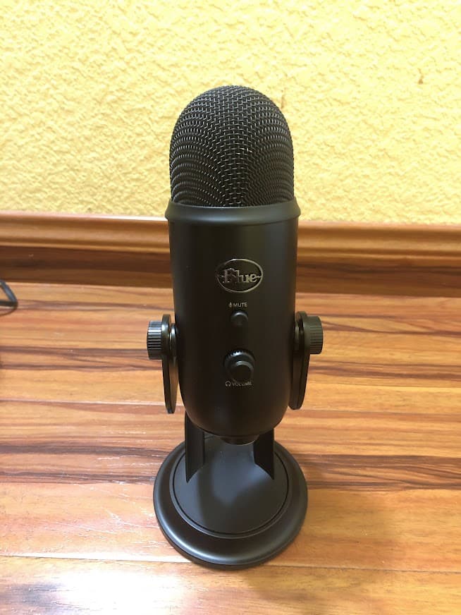 Blue Yeti USB Microphone - Blackout w/ Mudder Foam Cover & Auphonix Pop Filter