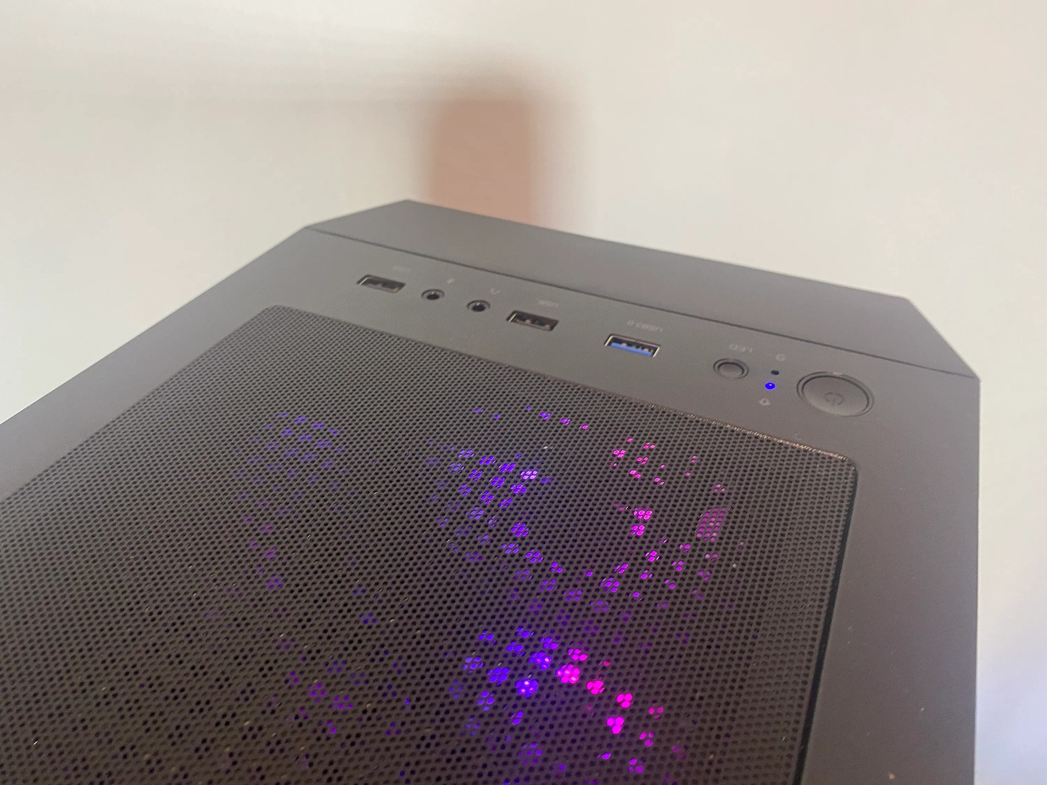 ✨Custom Built RGB Gaming PC✨| GTX 1080 Ti, Ryzen 5, 16gb RAM, 2TB storage | Fortnite, CoD, GTA, etc!