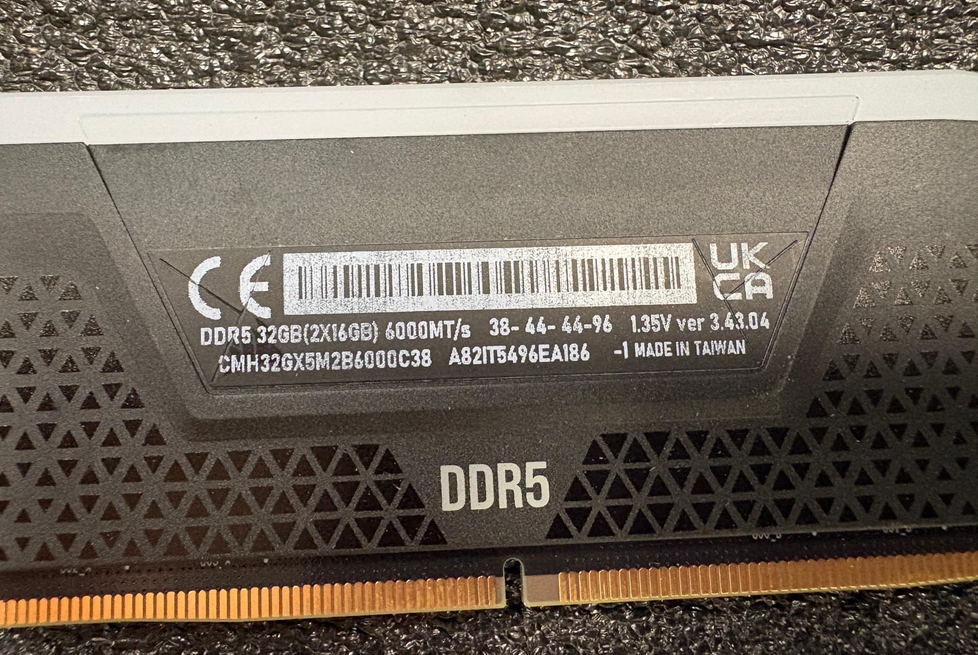 CORSAIR VENGEANCE RGB 32GB (2x16GB) DDR5 600MHZ-CMH32GX5M2B6000C38- Desktop Memory