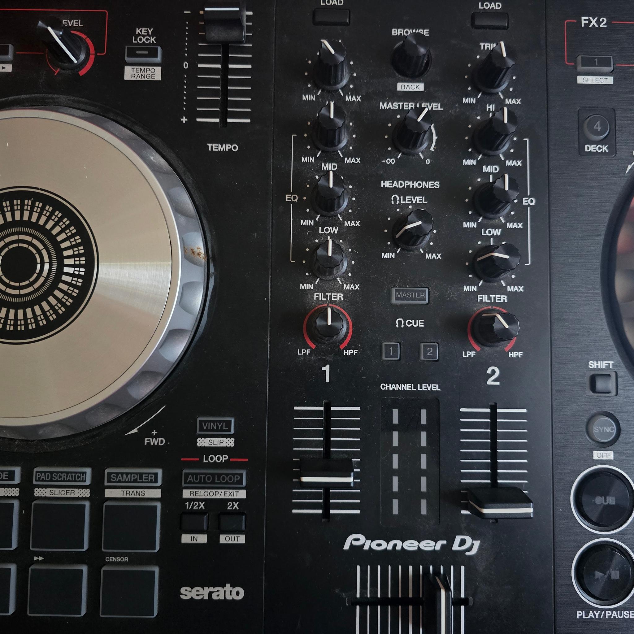 Pioneer DJJ-SB3 16 pad dual deck mixer