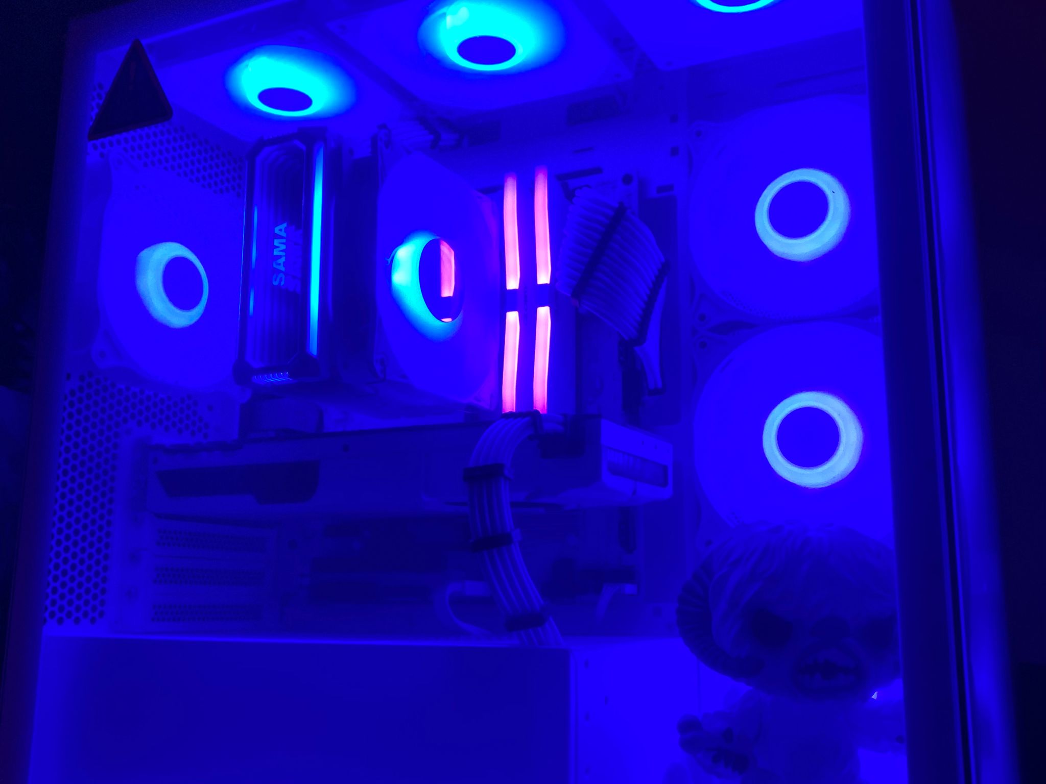 Blizzard King🧊👑| I7-7700| GTX 1080 8GB| 16GB Gloway RGB DDR4| 1TB NVMe SSD| Windows 11 Pro