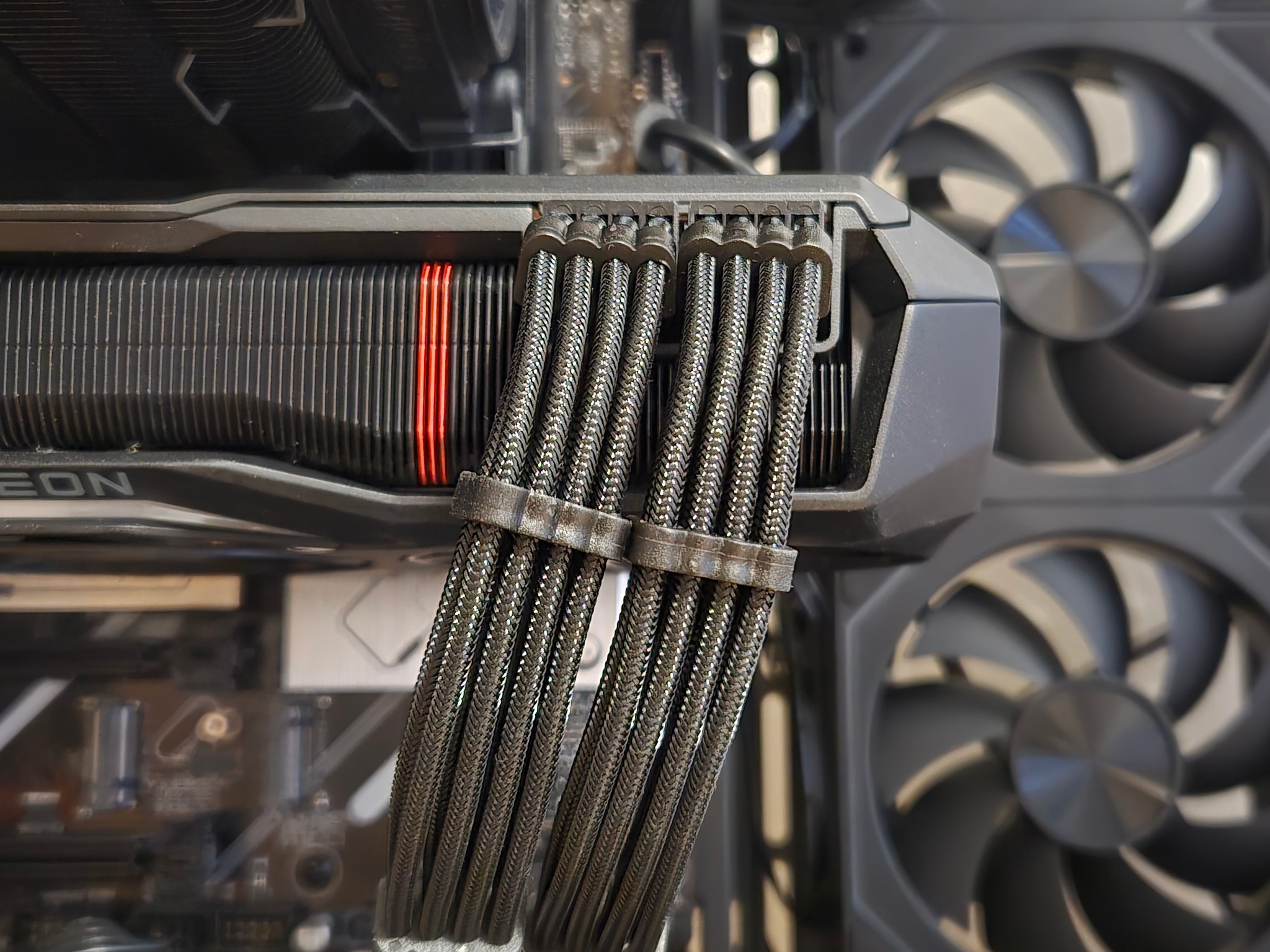 Built by PYUR #3 | Ryzen 7 9800X3D + RX 7900 XTX 24GB | 32GB DDR5 | Tarkov Gaming PC