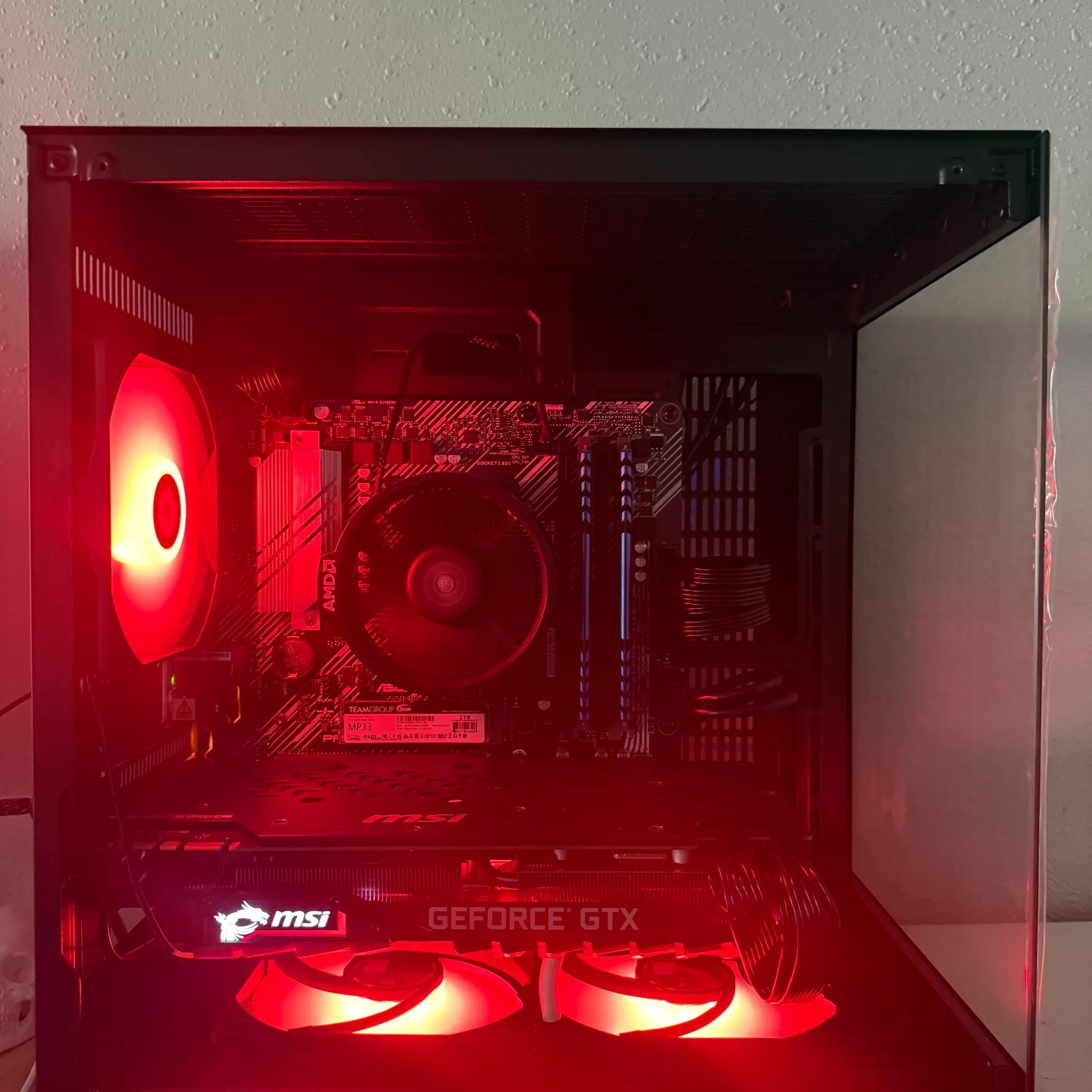 GTX 1080 Ti + Ryzen 5 5500 - 32GB RAM - 1TB NVMe - Windows 11 Pro