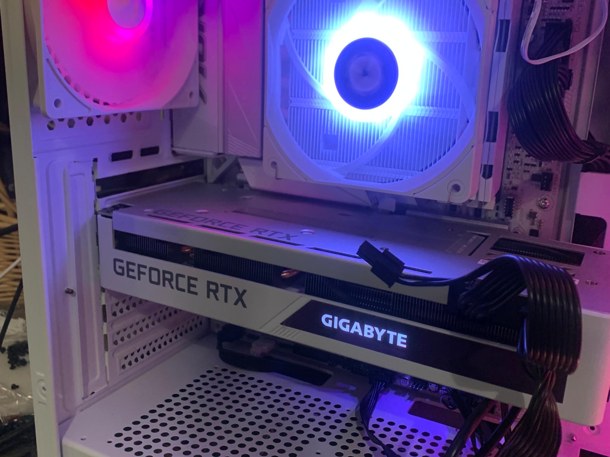 White aura gaming 9600X and RTX 3070