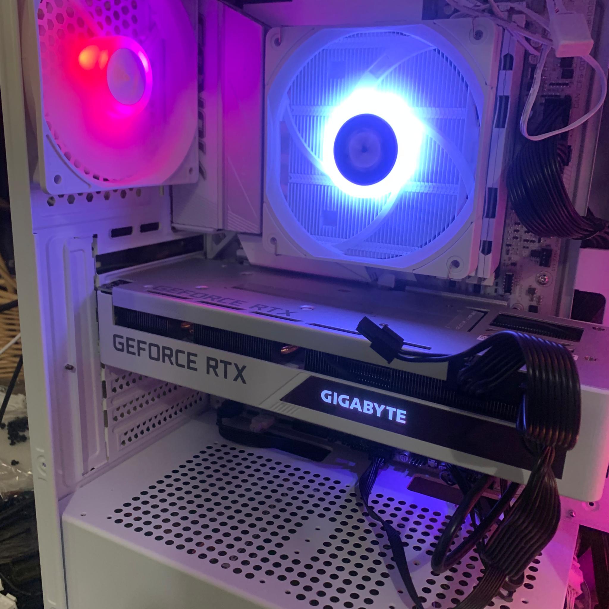 White aura gaming 9600X and RTX 3070