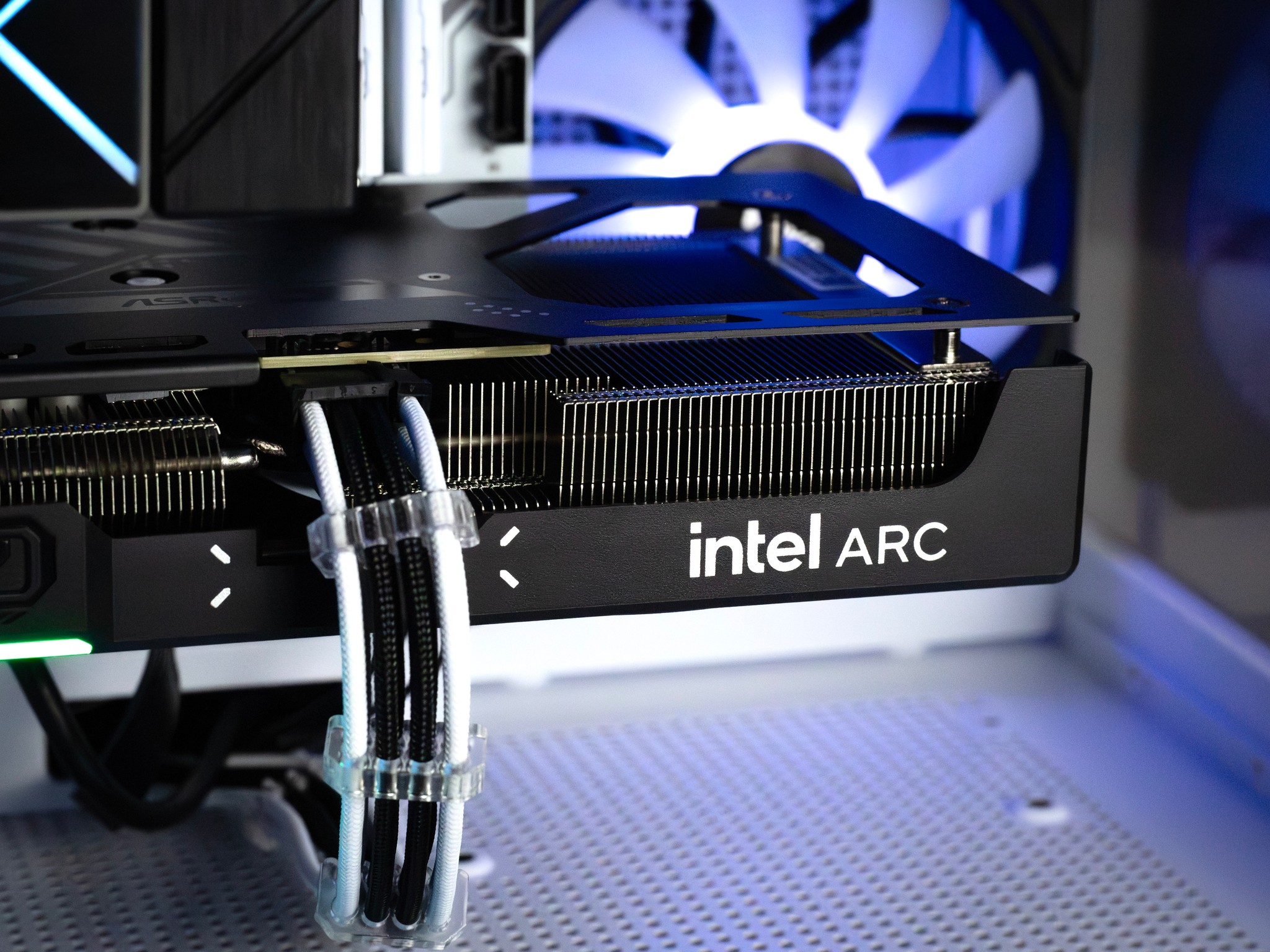 ⚫️🔵⚪️ ARC B570 | Ryzen 5 5600 | 32GB DDR4 | 1TB NVMe SSD