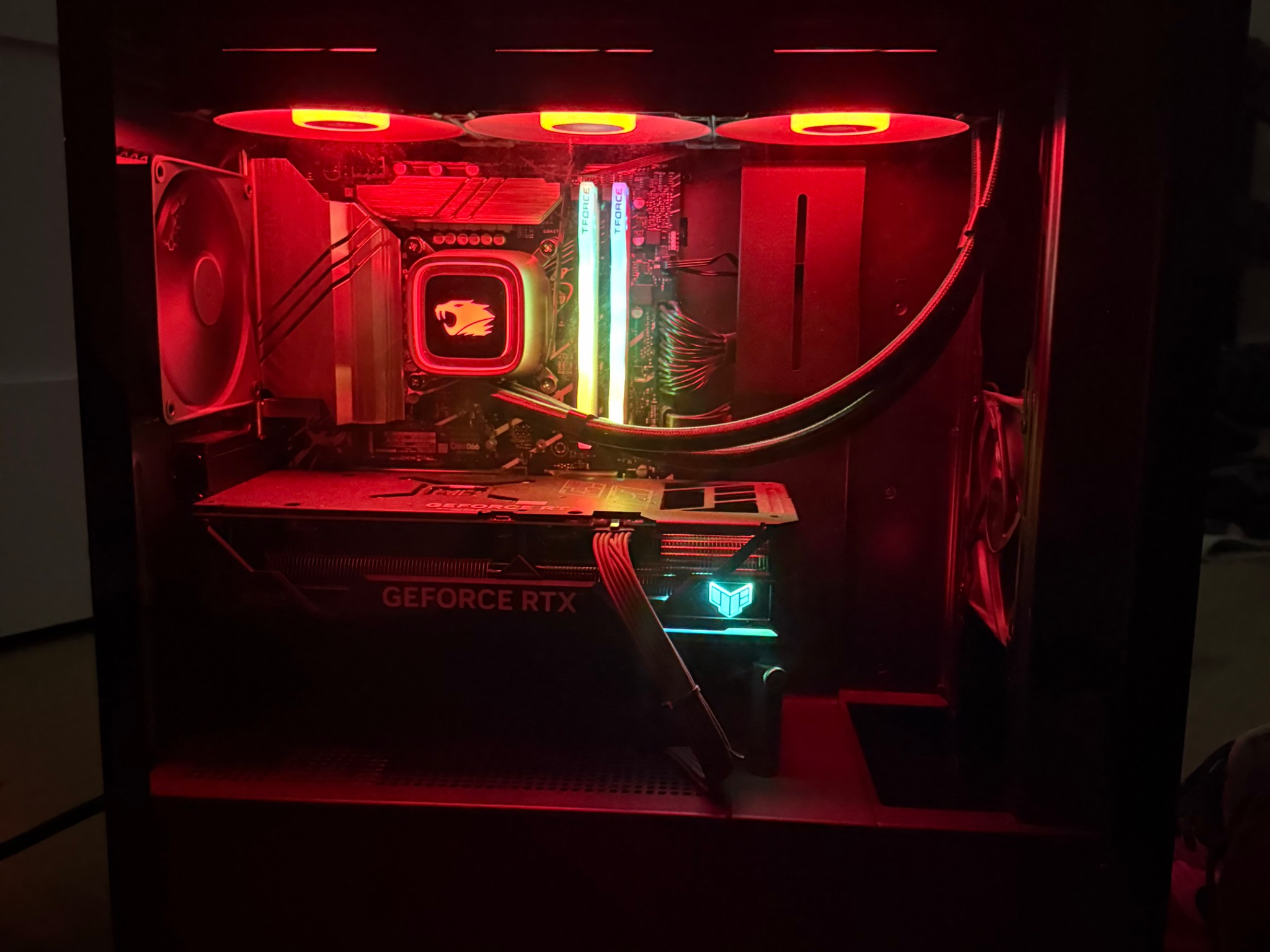 Intel i7-14700KF | RTX 4070 Ti | 32GB DDR5 | 3TB NVMe | NZXT H7