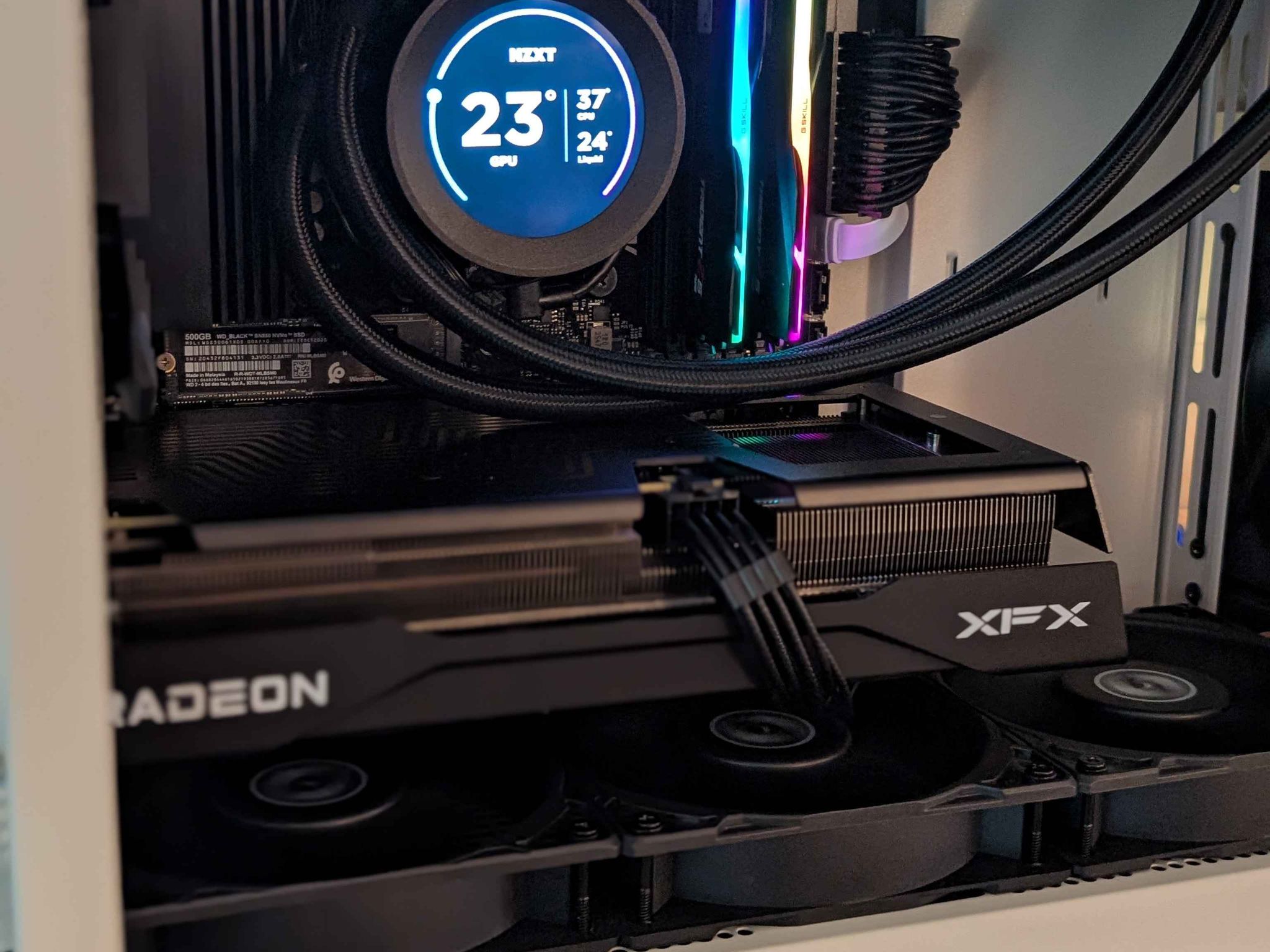 RX 9060 XT 16GB | Ryzen 5 7500X3D | 32GB DDR5-6000 | 1TB NVMe | Corsair RMe 850W