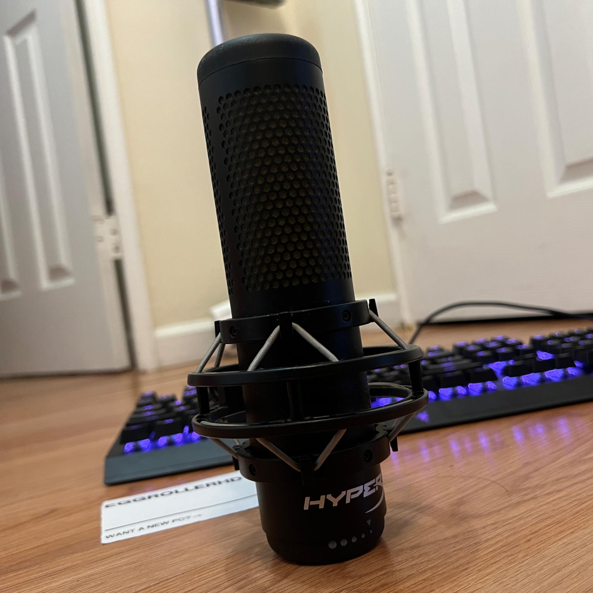 Razer Blackwidow V3, Logitech G502 Hero, HyperX Quadcast S
