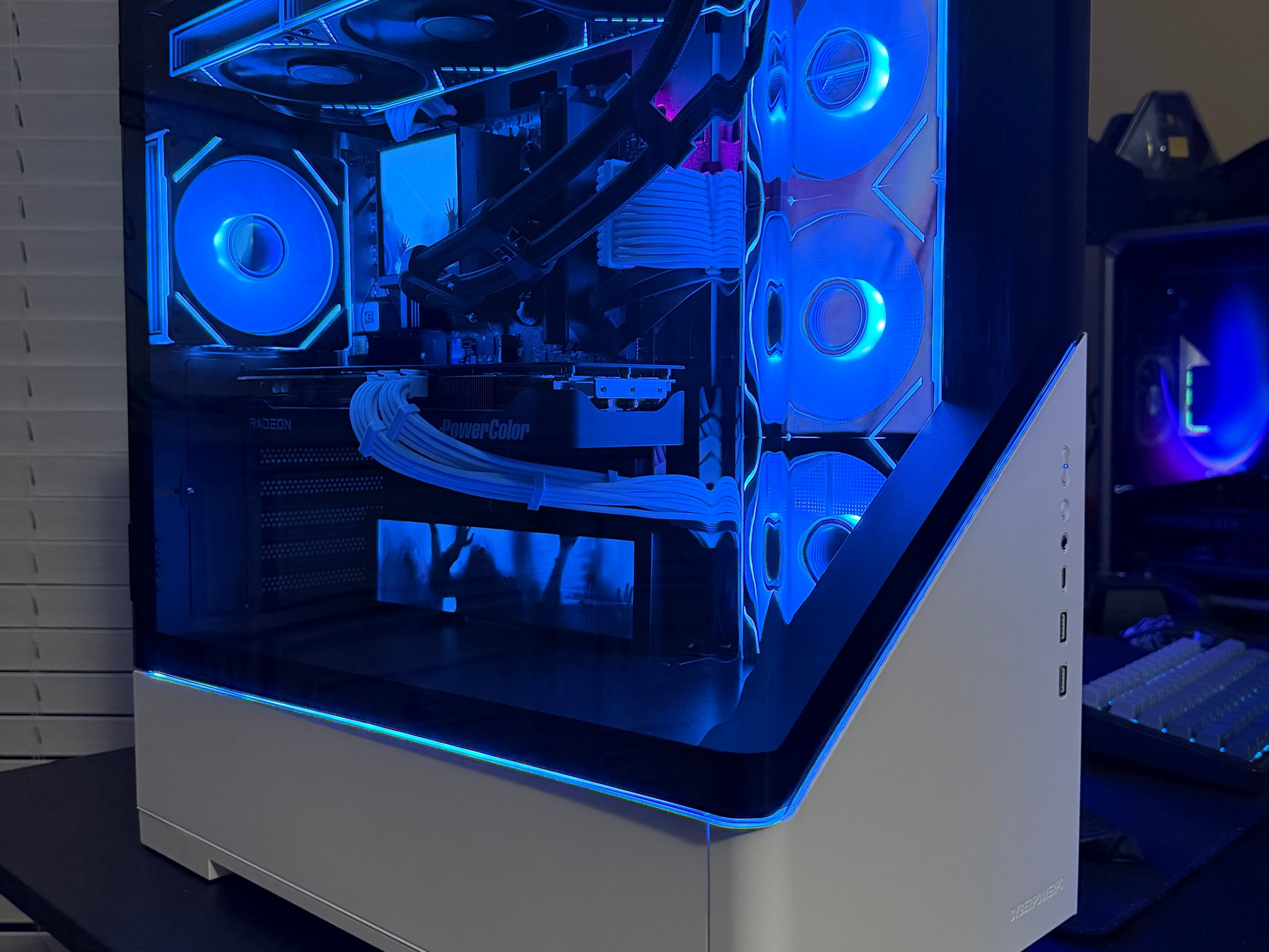 ❄️ Ryzen 7 9700X + RX 9070 GRE 12GB | 32GB DDR5 | 1TB NVMe | 360mm LCD AIO | 9” Display | Wi-Fi | Wi