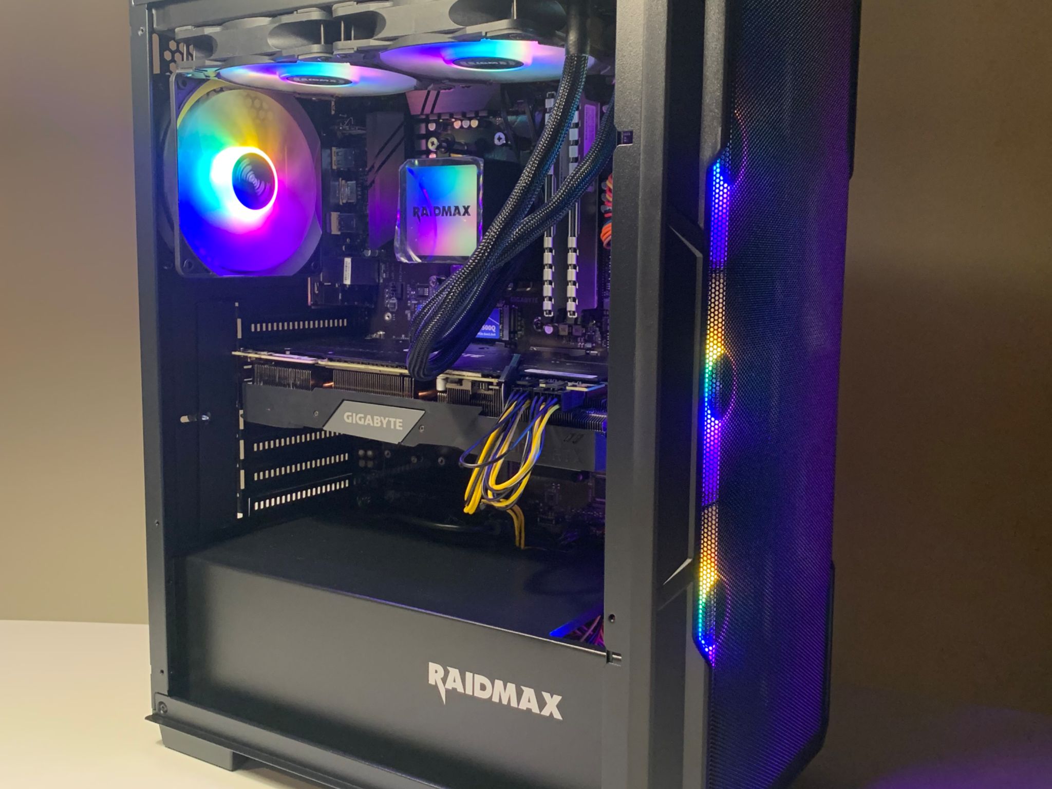 RTX 2080 Super - Ryzen 7 3700X - 32 GB RAM - 2 TB SSD - Workstation/Gaming PC