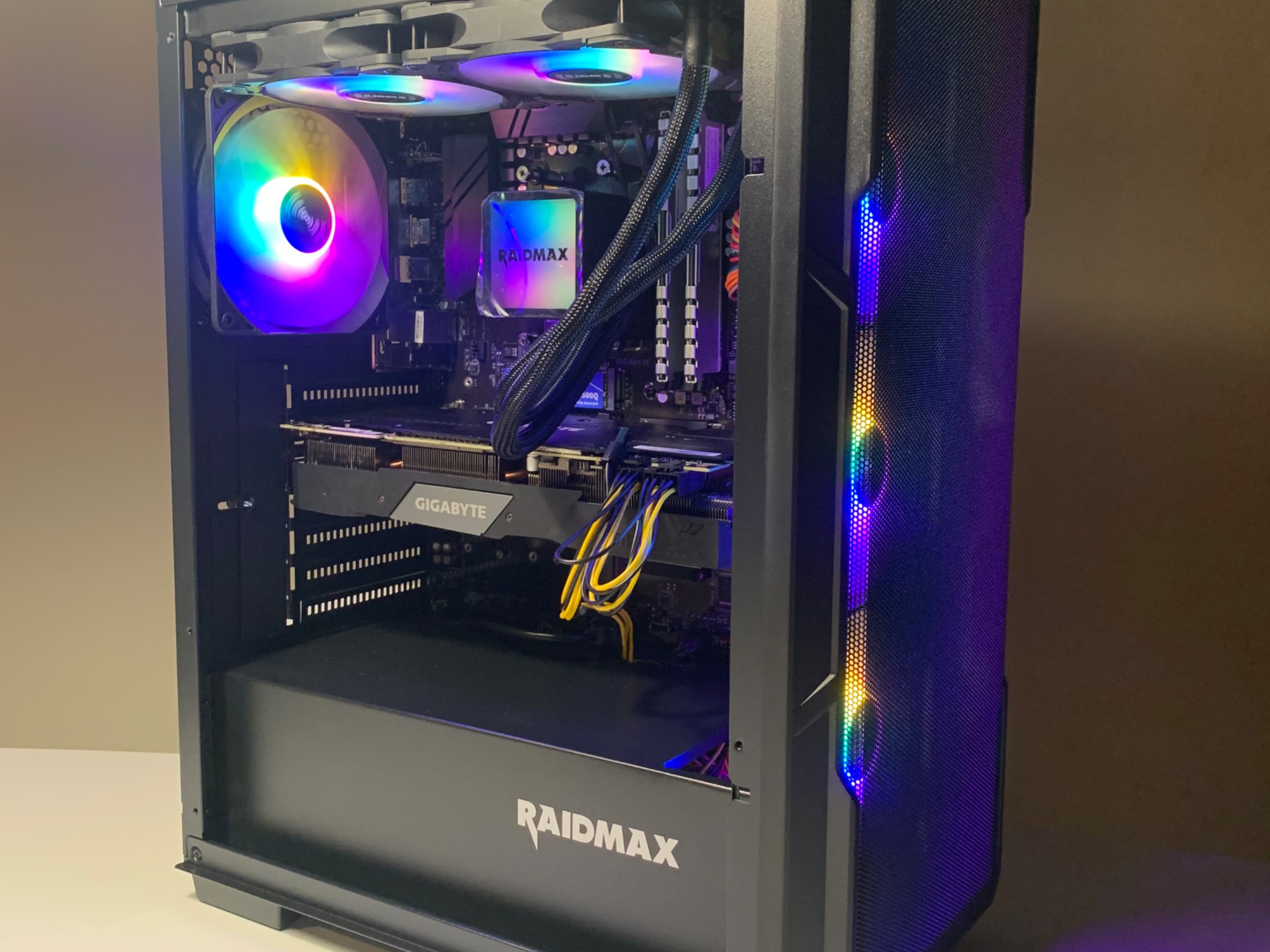 RTX 2080 Super - Ryzen 7 3700X - 32 GB RAM - 2 TB SSD - Workstation/Gaming PC