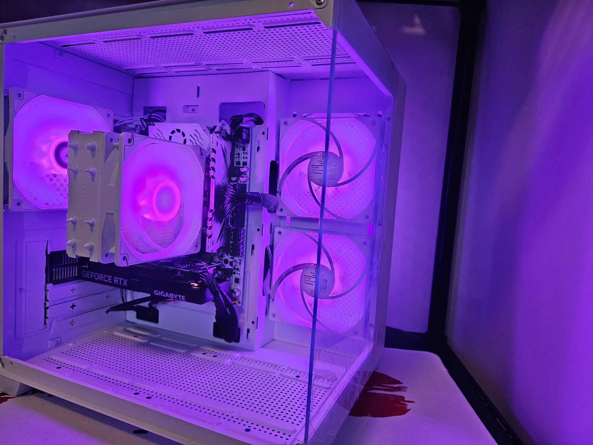 Dent sale Arctic Rig Intel 14 Core / 32GB DDR4 / 2TB SSD / RTX 4060