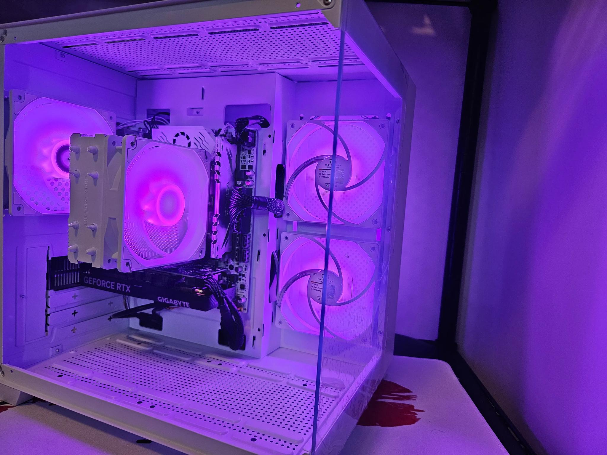 Dent sale Arctic Rig Intel 14 Core / 32GB DDR4 / 2TB SSD / RTX 4060