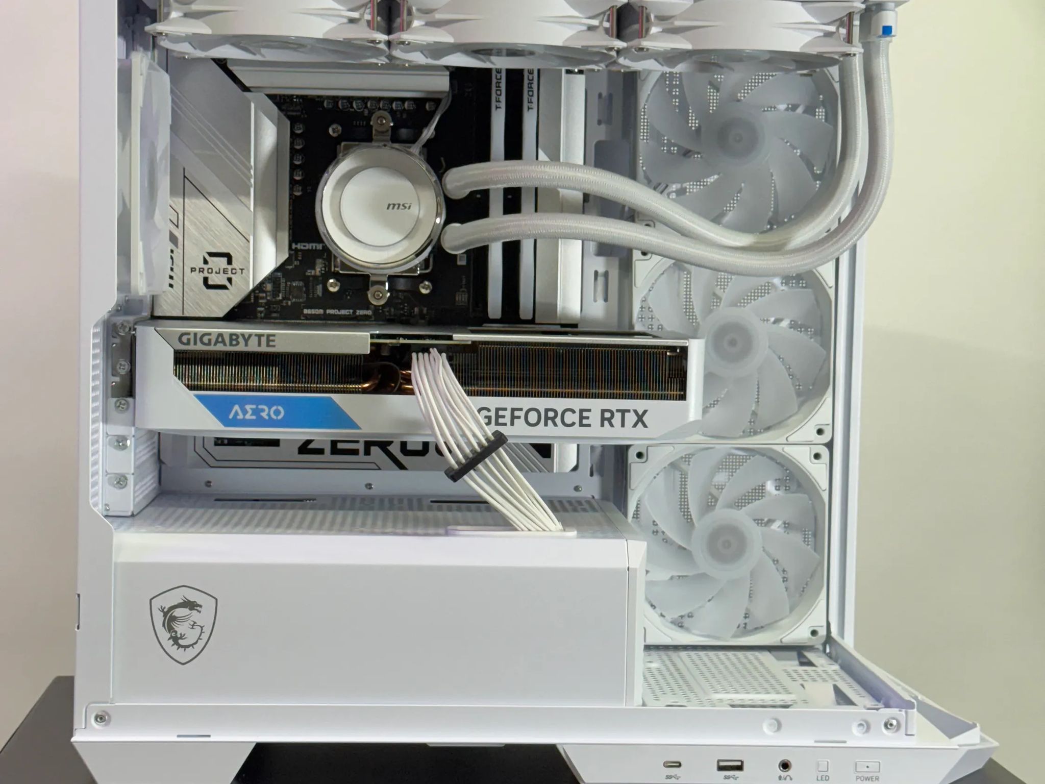 Almost Heaven II 🪽🪽 Aero 4070 SUPER OC ☀️ AMD Ryzen 7600X 🌙32GB RAM DDR5 ✨1TB m.2 📖 White Build