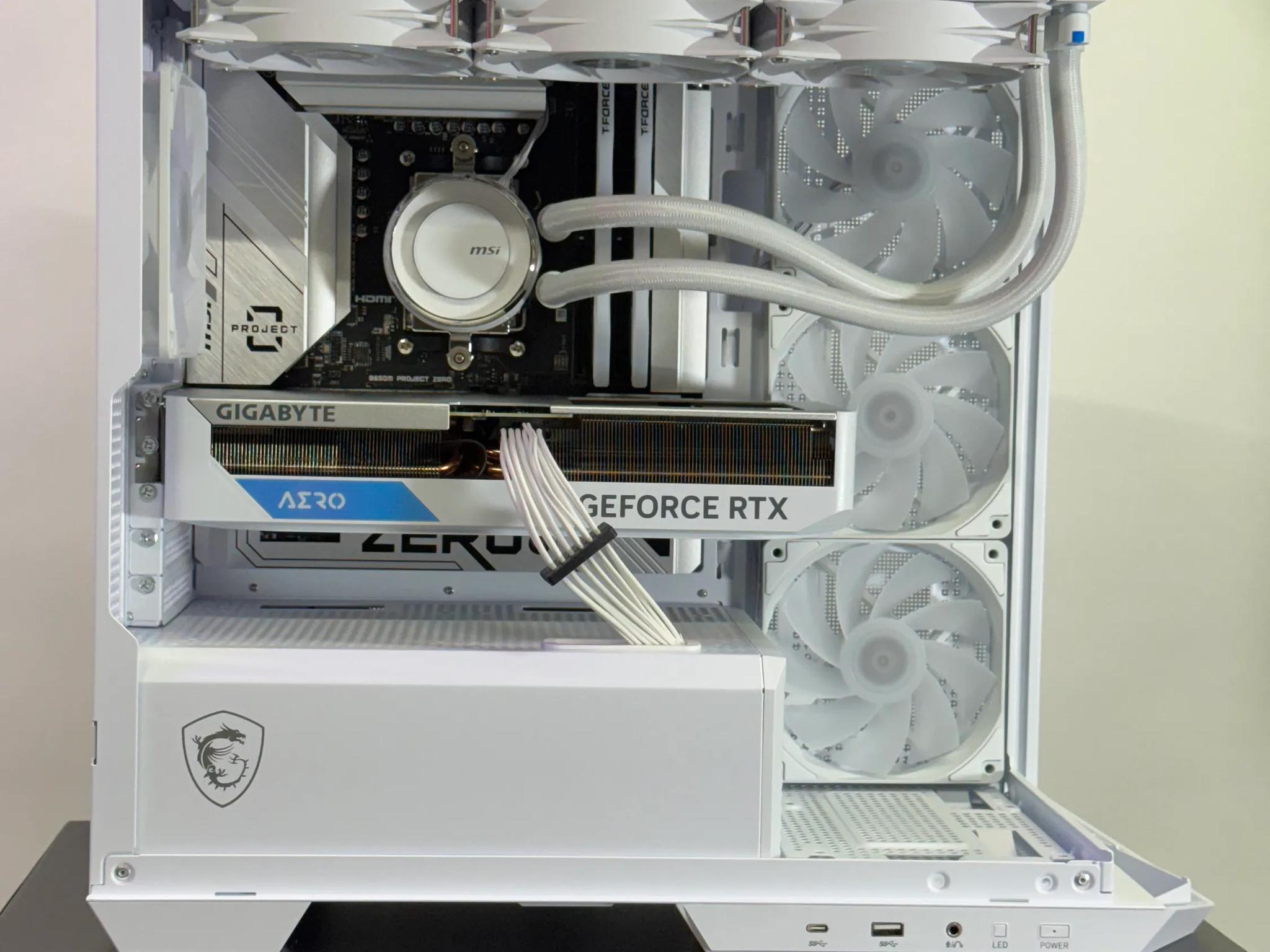 Almost Heaven II 🪽🪽 Aero 4070 SUPER OC ☀️ AMD Ryzen 7600X 🌙32GB RAM DDR5 ✨1TB m.2 📖 White Build