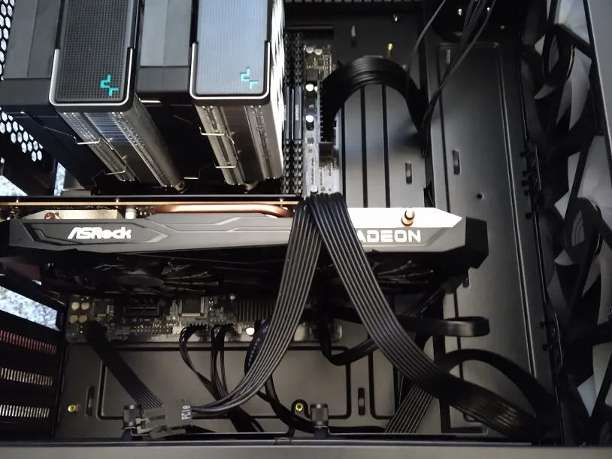 Gaming Desktop PC (RX 6650 XT + Ryzen 7 5800X) - 32GB Ram - 1399 GB SSD - Windows 10