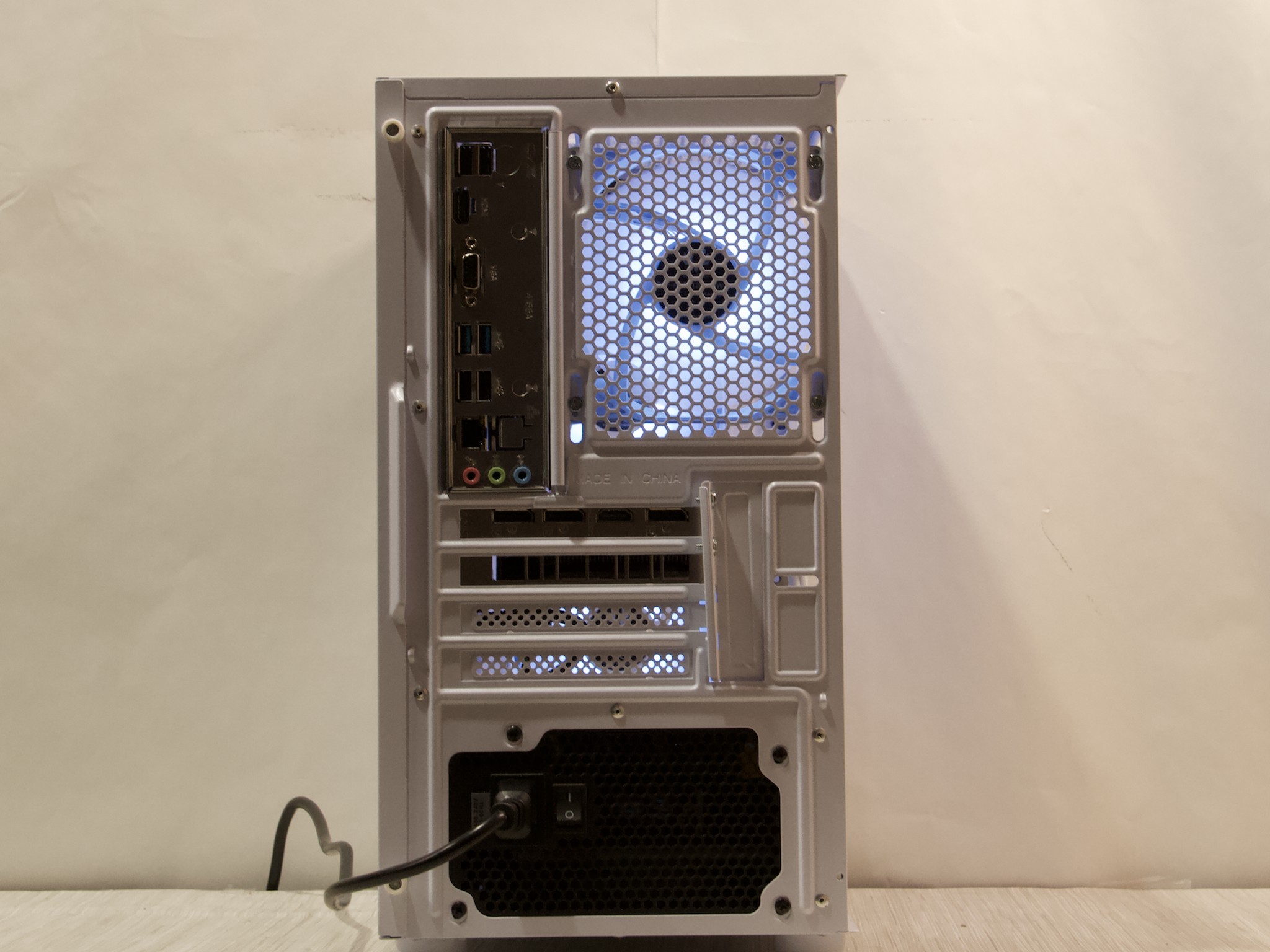 RTX 2060 Super, Ryzen 5 2600, 16GB DDR4, 1TB NVMe SSD, WiFi - Custom Gaming PC