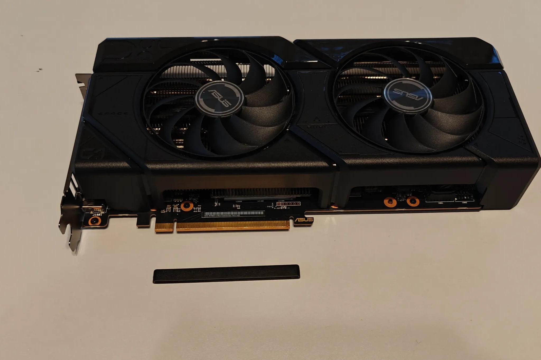 ASUS Dual Radeon RX 7800 XT OC Edition 16GB GDDR6