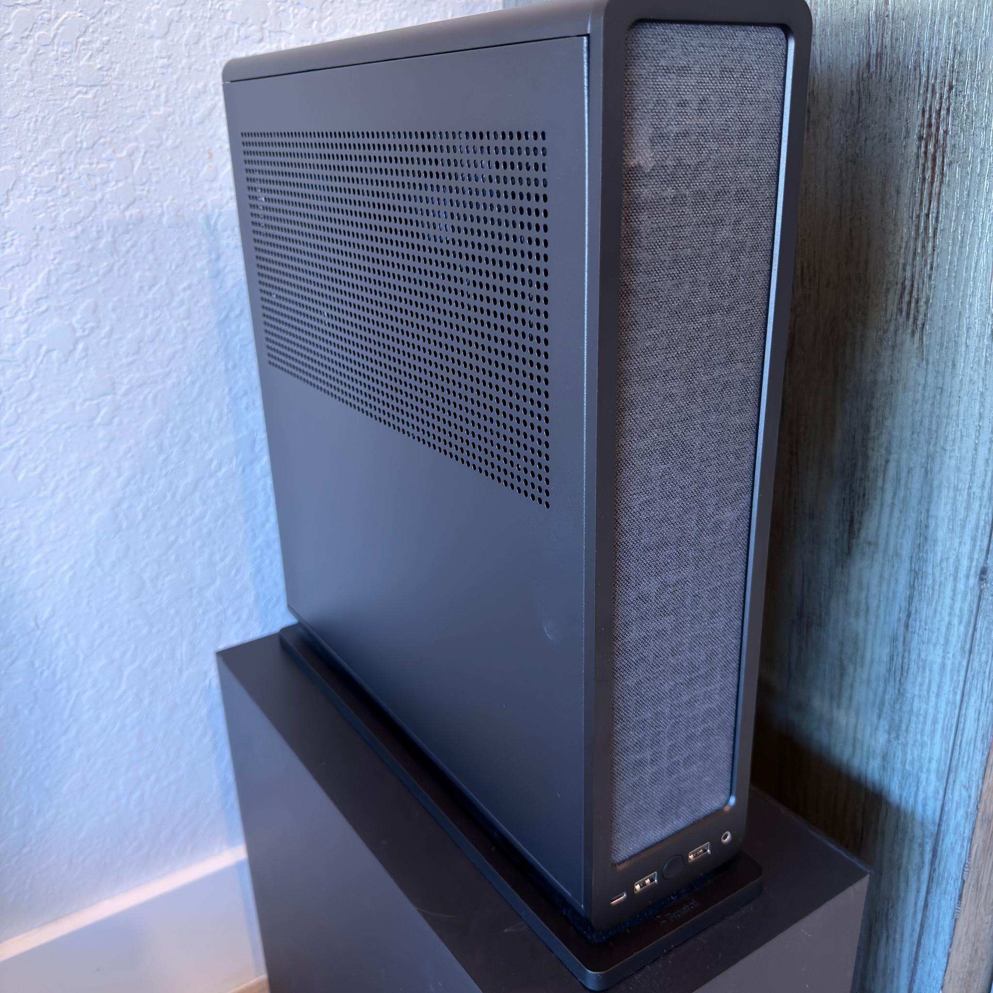 5090 FE / AMD RYZEN 9 9900X3D / FRACTAL RIDGE