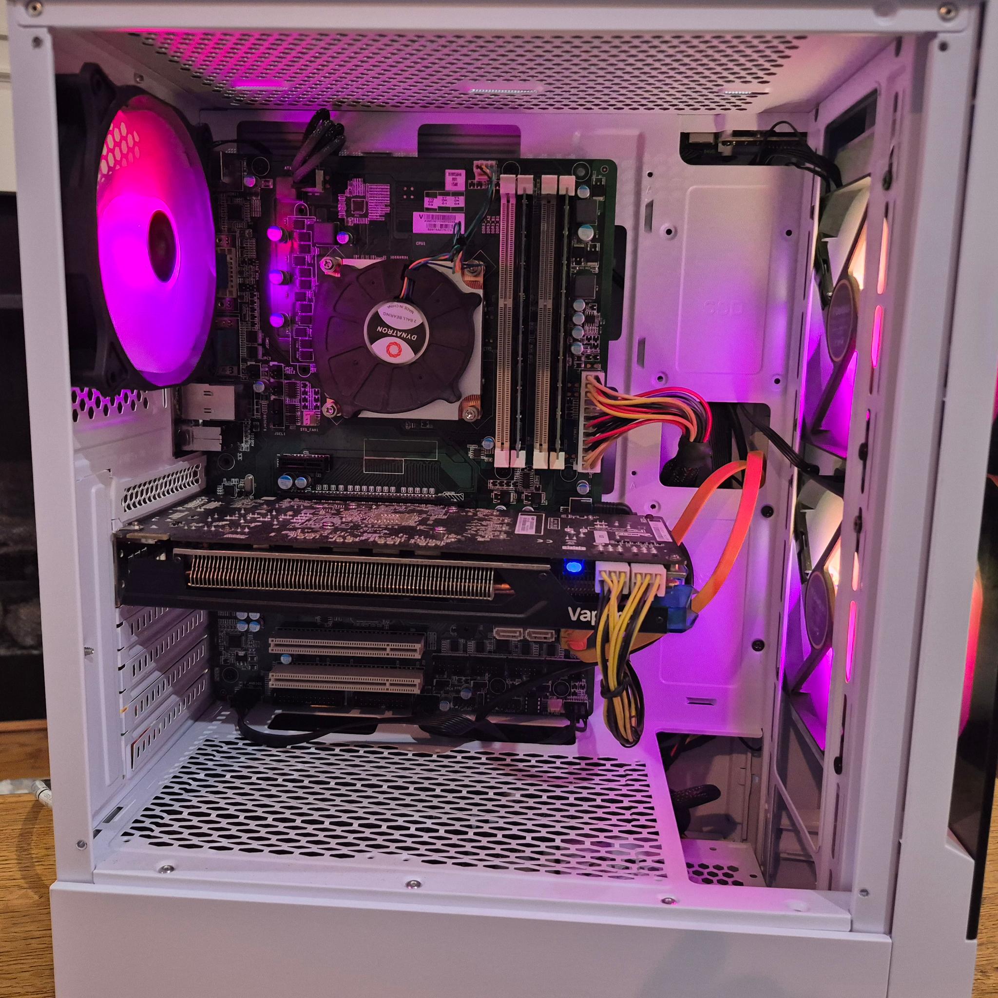 80 FPS Fortnite | i5-4590 , 16GB RAM, 256GB SSD, 500GB HDD, R9 270 2GB, RGB, Wifi