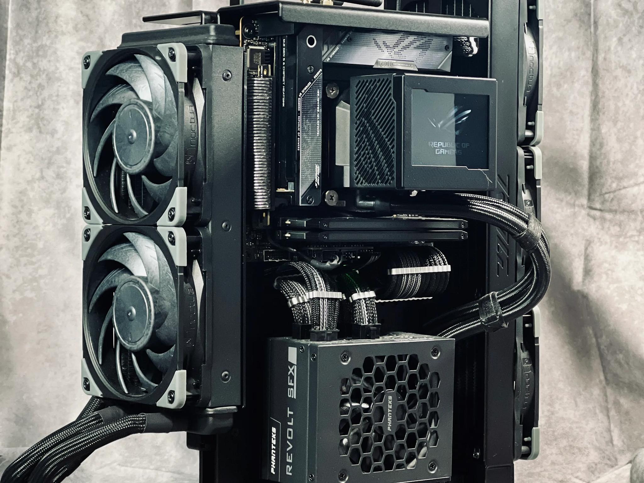 High-end Gaming PC in the Xproto-L - 7800X3D, RTX 4090, 64GB Dom. Titanium DDR5, Dual AIO Cooling