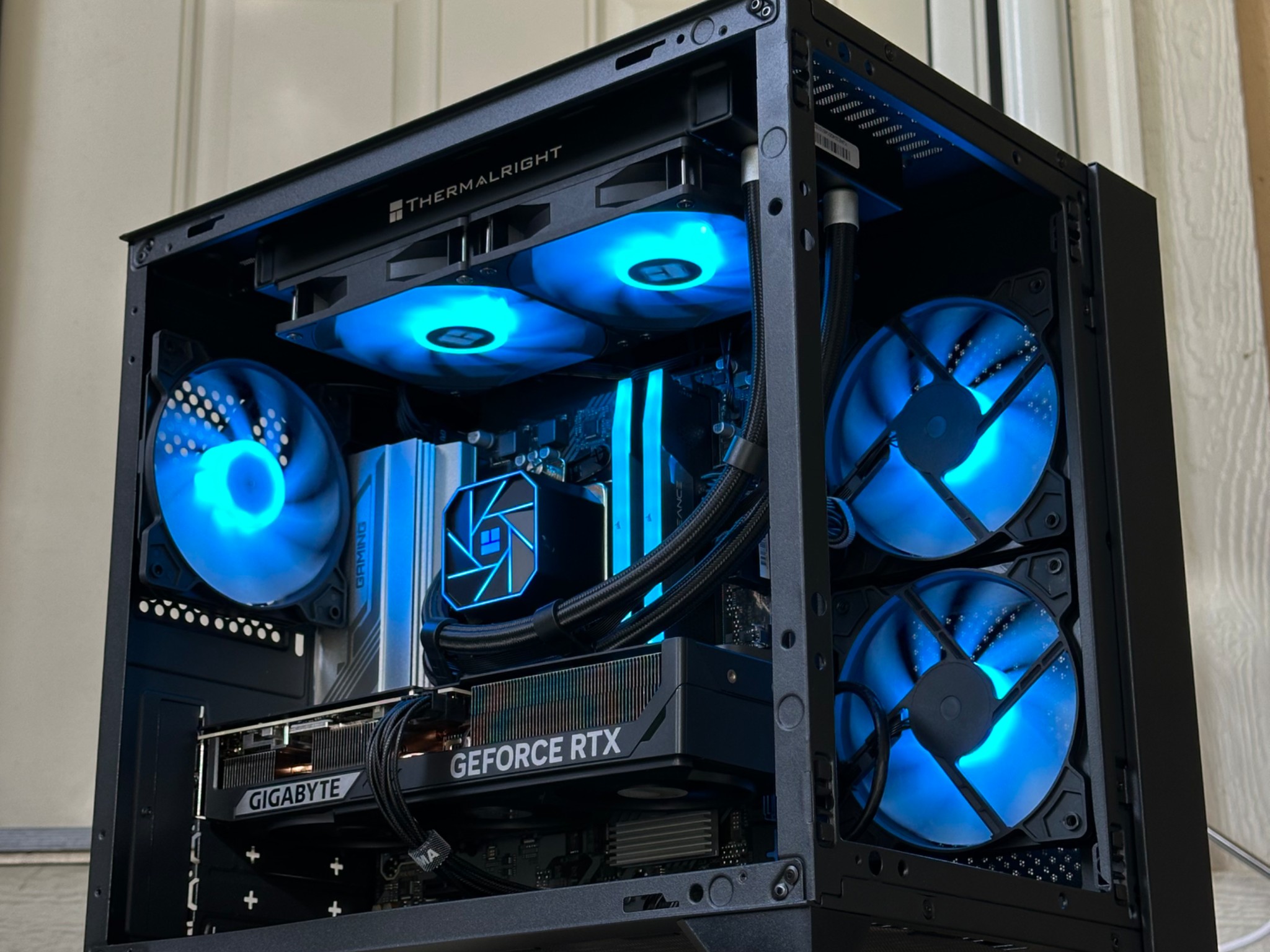 Ryzen 7 8700F • Rtx 5070 • 32GB DDR5 • 1TB nvme