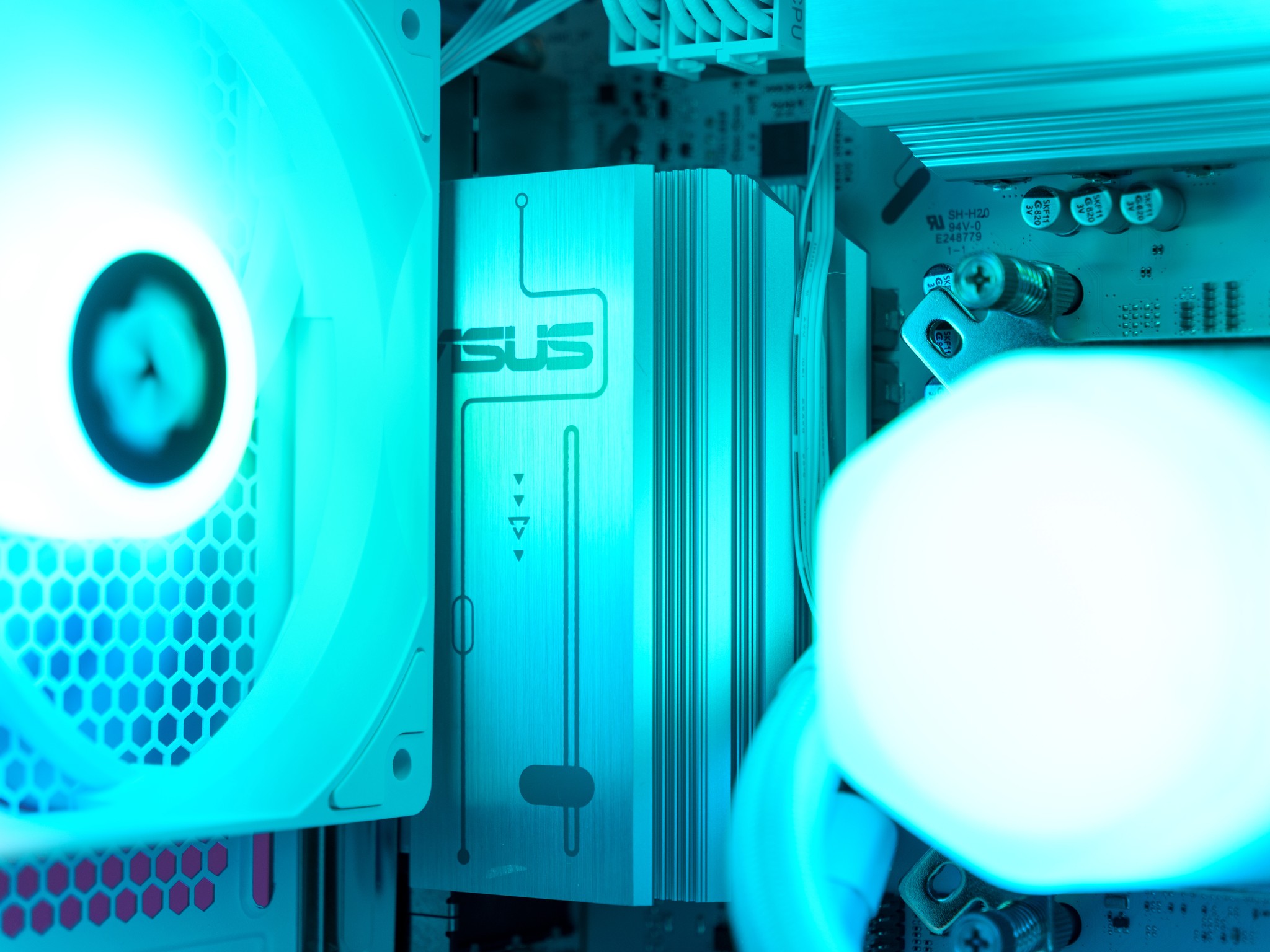 All White Gaming PC | Ryzen 7 | RX 9070 XT | 32GB DDR5 RAM | 1TB Samsung m.2 SSD | ARGB