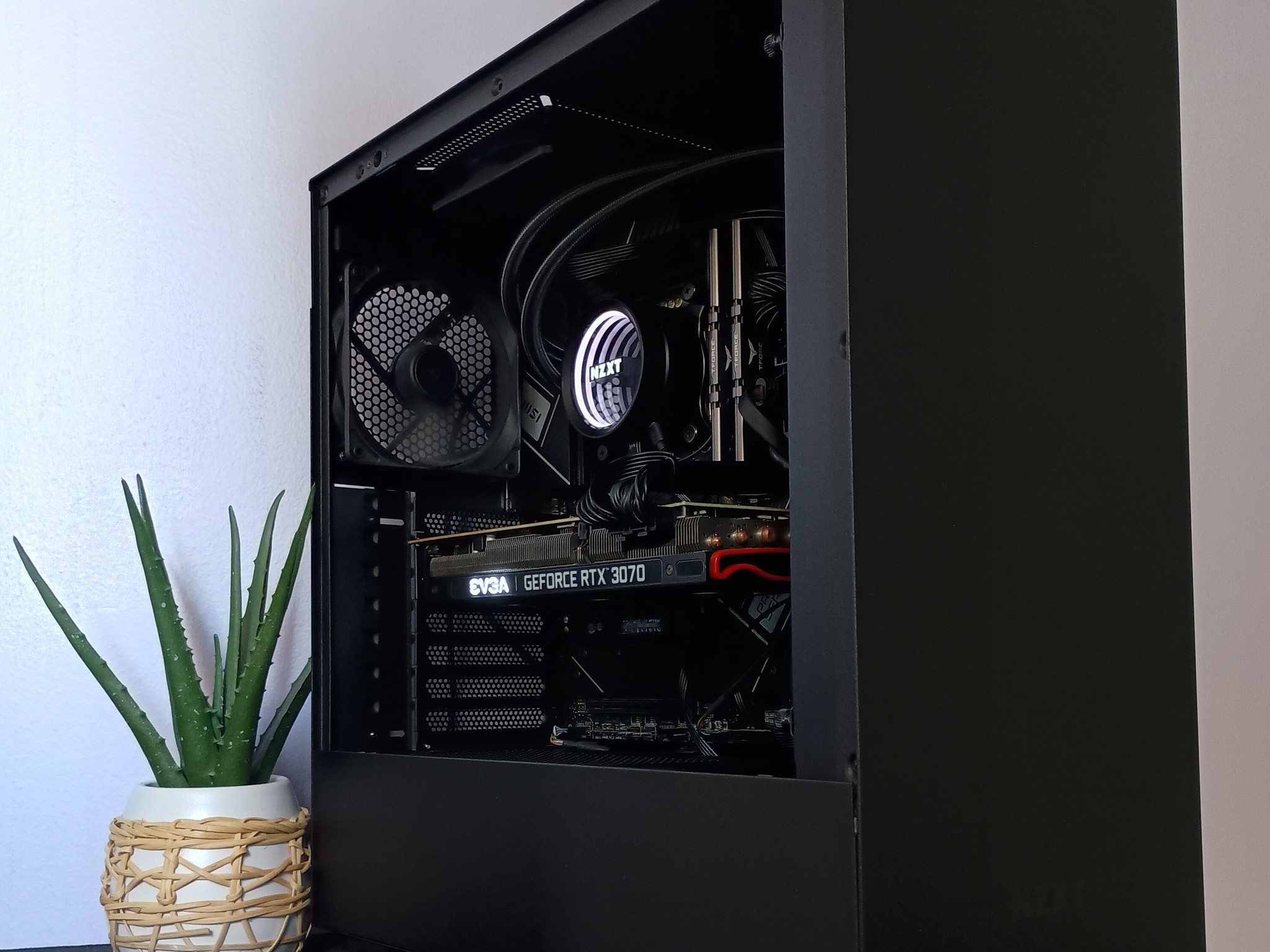 Powerfull CPU - Raptor Lake Intel Core i5, RTX 3070, CPU water cooled, Easily Upgradable