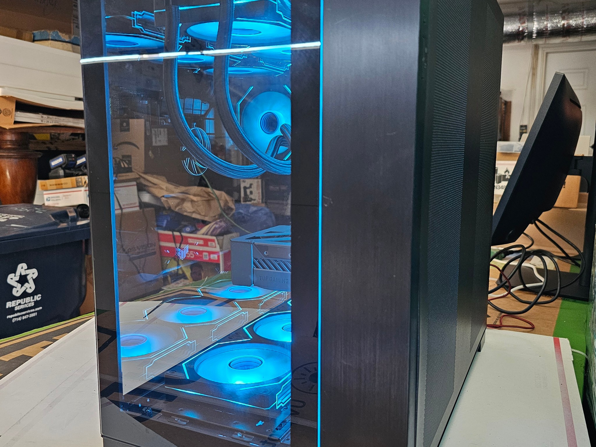 Black gaming pc | i9 12900k | 32gb ram ddr5 | 9060 rx 16gb | 2tb ssd | Windows 11 pro