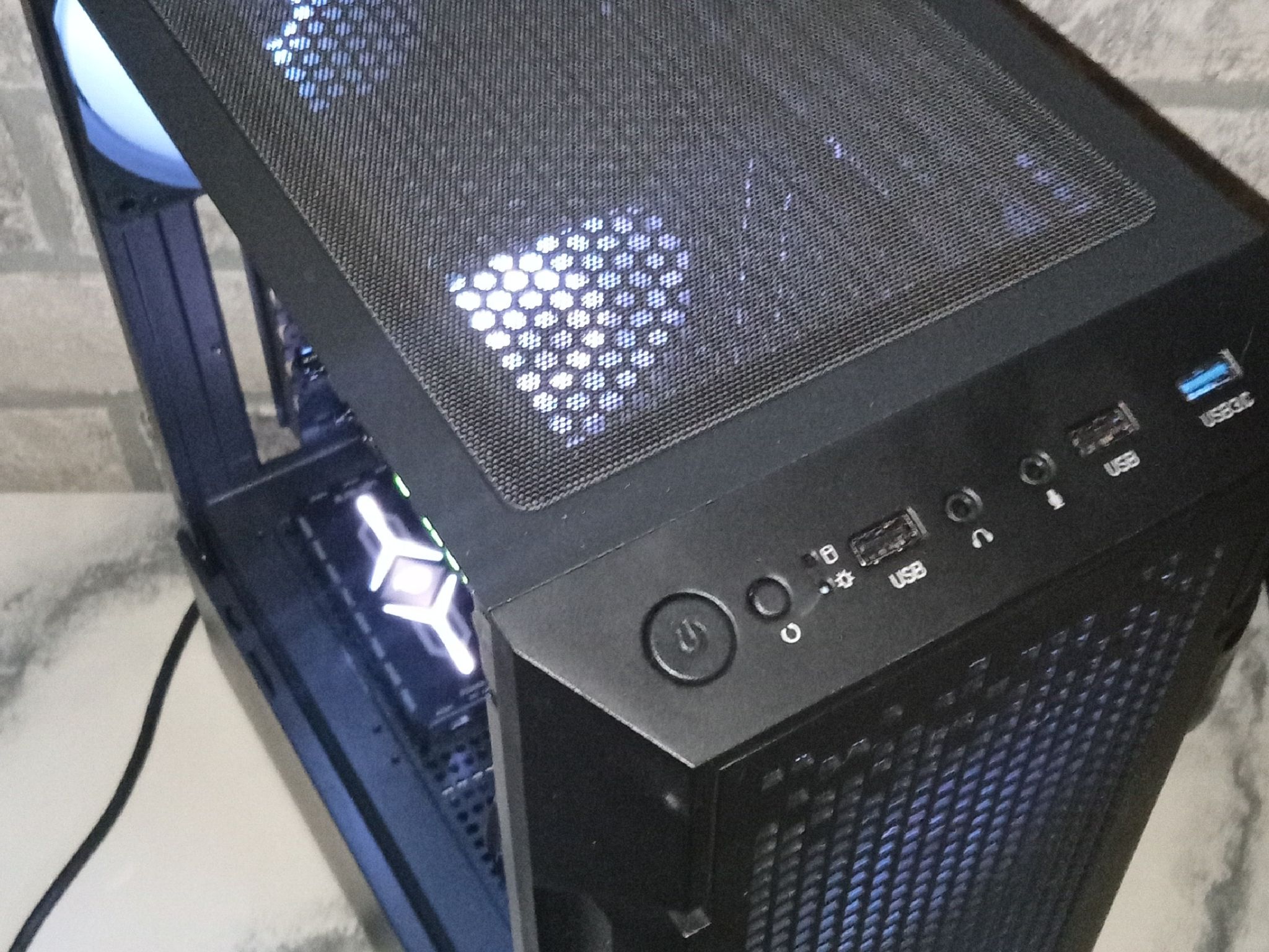 Gaming Pc/Ryzen 5 1600/Gtx 1080/512 SSD/16GB DDR 4/600W PSU/WIN11 PRO/WIFI