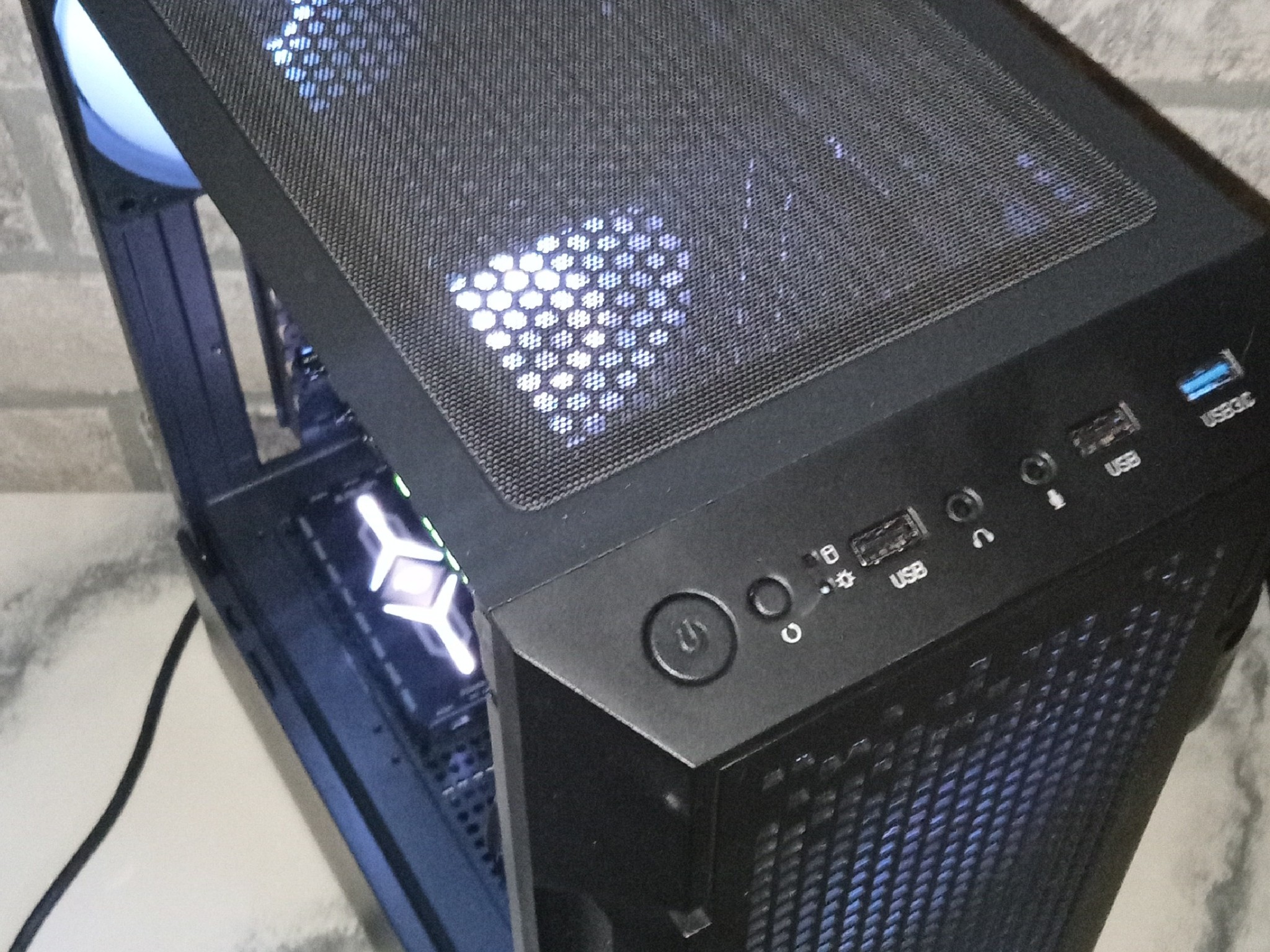 Gaming Pc/Ryzen 5 1600/Gtx 1080/512 SSD/16GB DDR 4/600W PSU/WIN11 PRO/WIFI