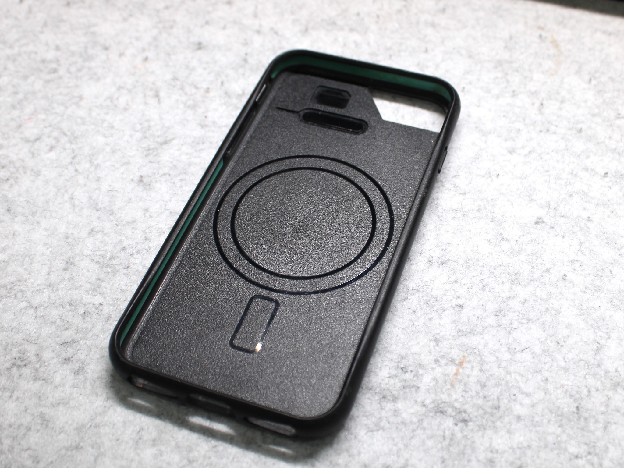 iPhone SE 2022 Unlocked With Mous case