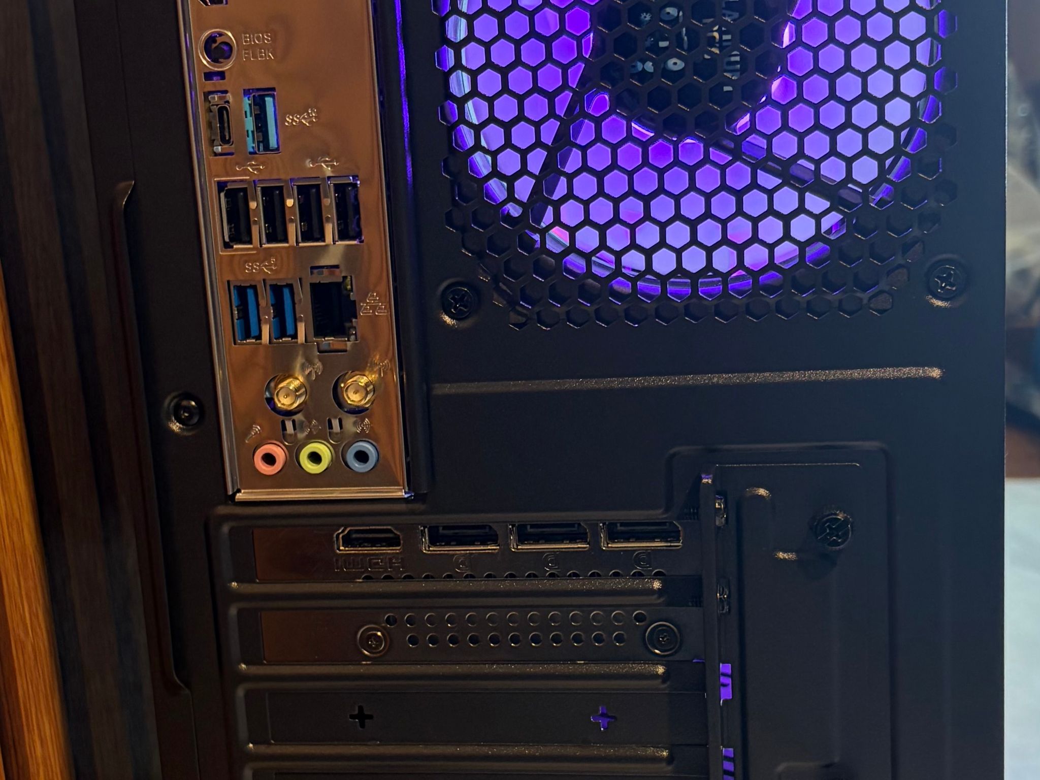 RTX 5060 | RYZEN 5 8400F | 16GB DDR5 | 1TB SSD | 650W | 240MM