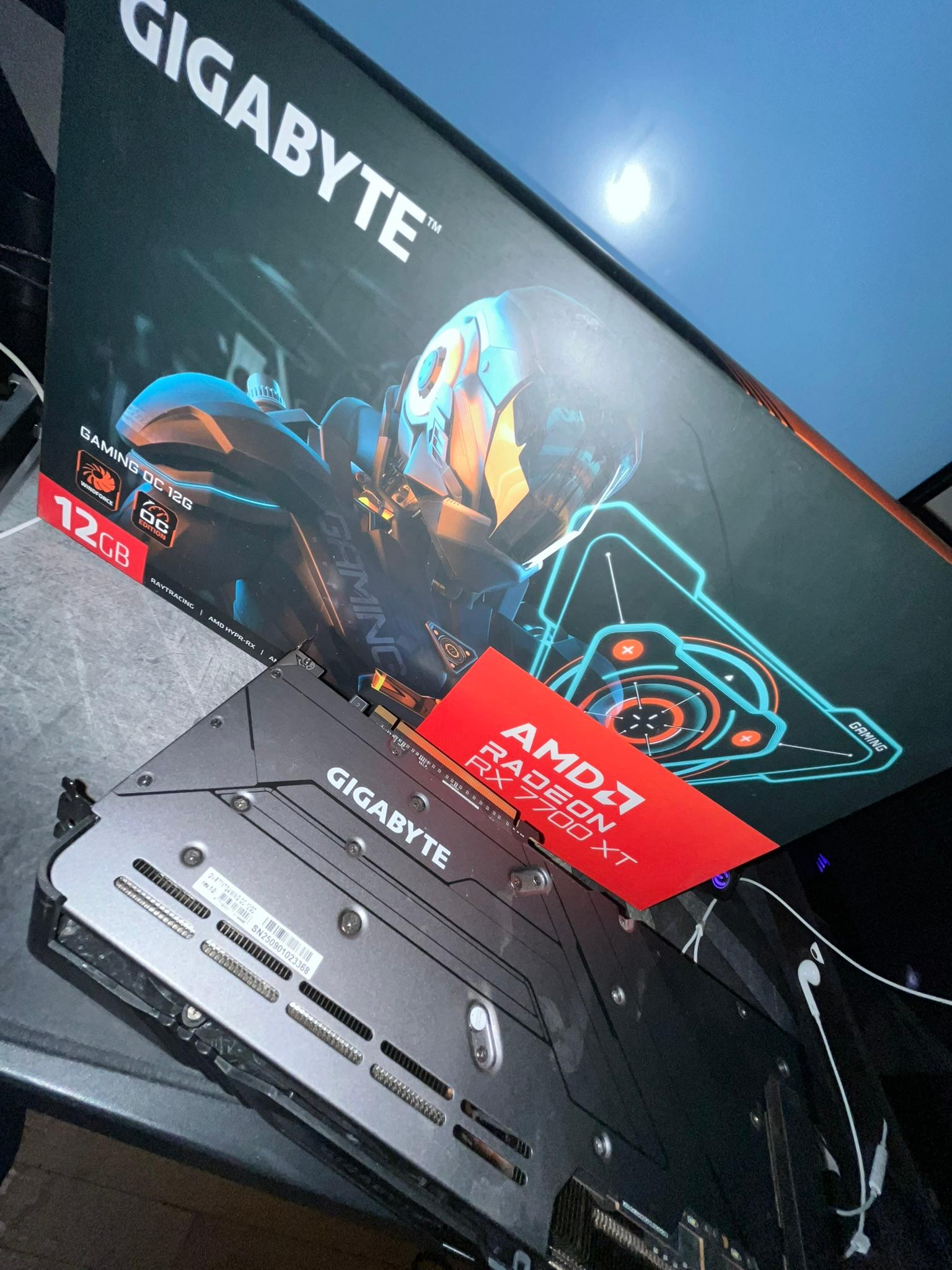 GIGABYTE Radeon RX 7700 XT
