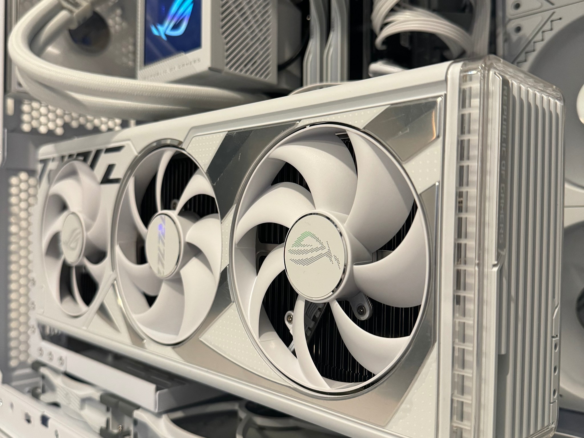 “White Knight”, Ryzen 7 7800X3D, White STRIX 4080, Asus gaming pc with 64gb DDR5, 2tb, and Wifi 6E