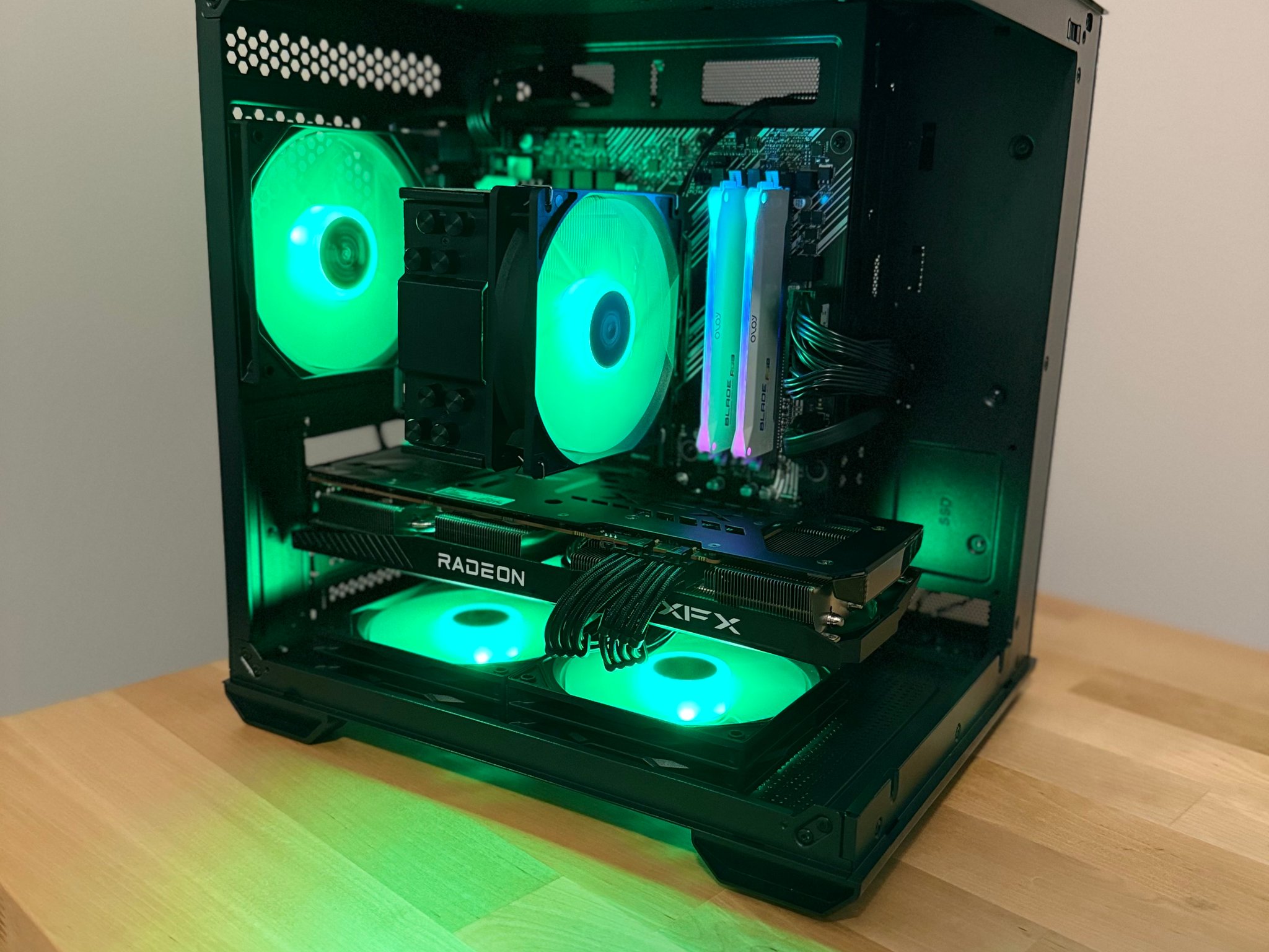 Radeon RX 6700 | Ryzen 5 5500 | 16GB D4 | RGB