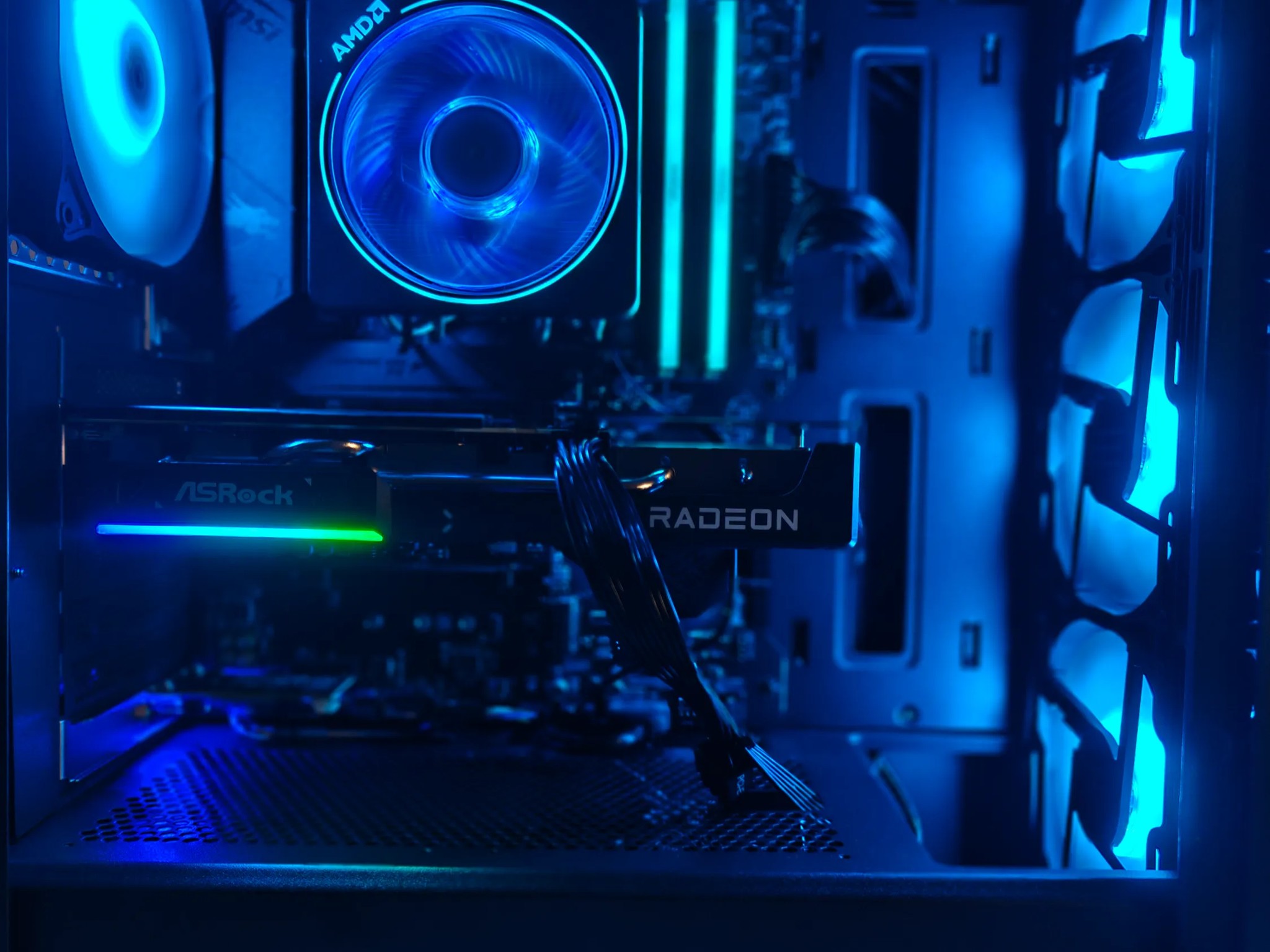 1440P - 1080P - AMD Radeon 9060 XT 16 GB- AMD Ryzen 7 5800XT - 32GB RAM - 1 TB M.2 PCIe Gen 4 SSD