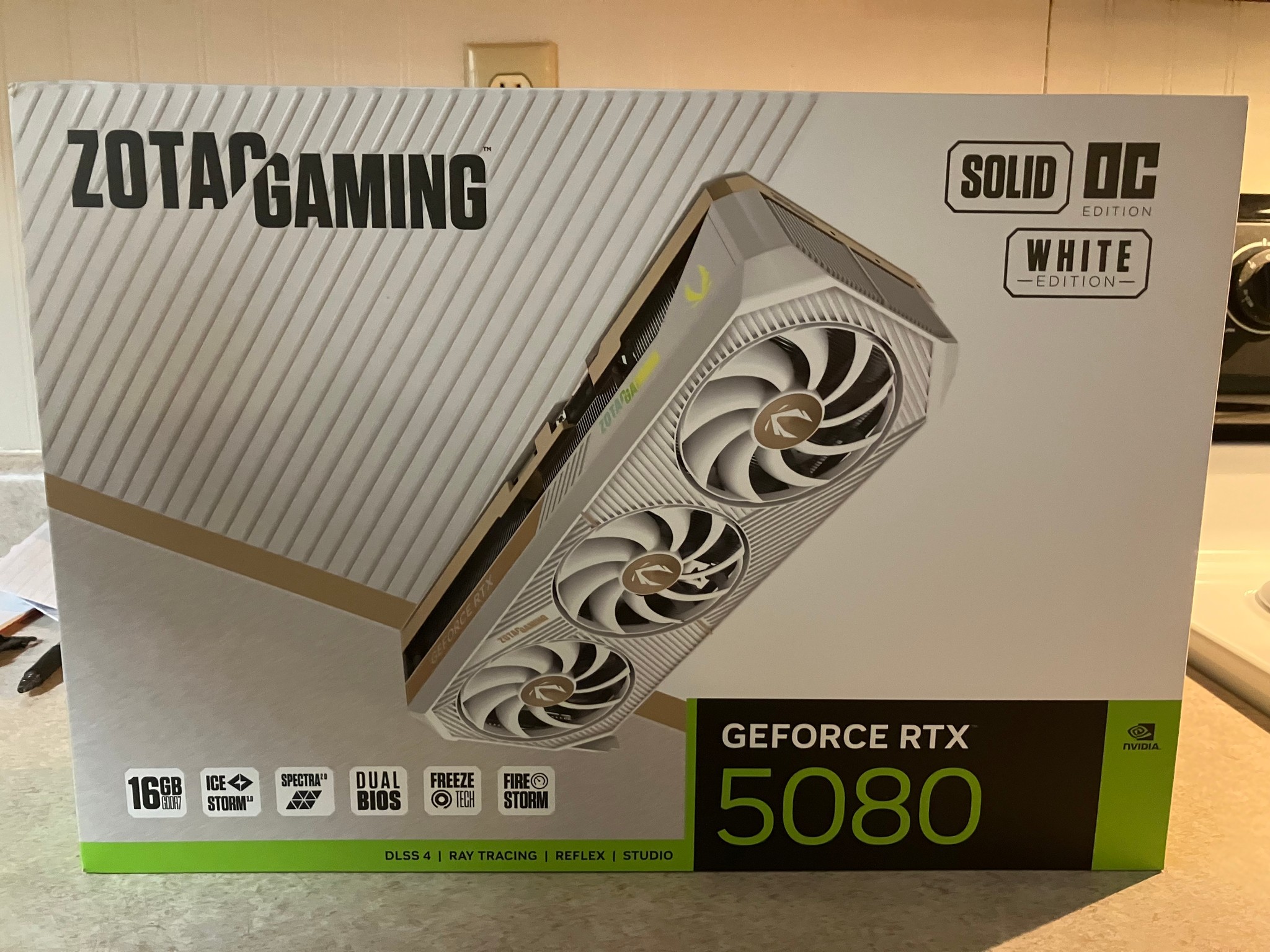 ZOTAC GAMING GeForce RTX 5080 SOLID OC White Edition