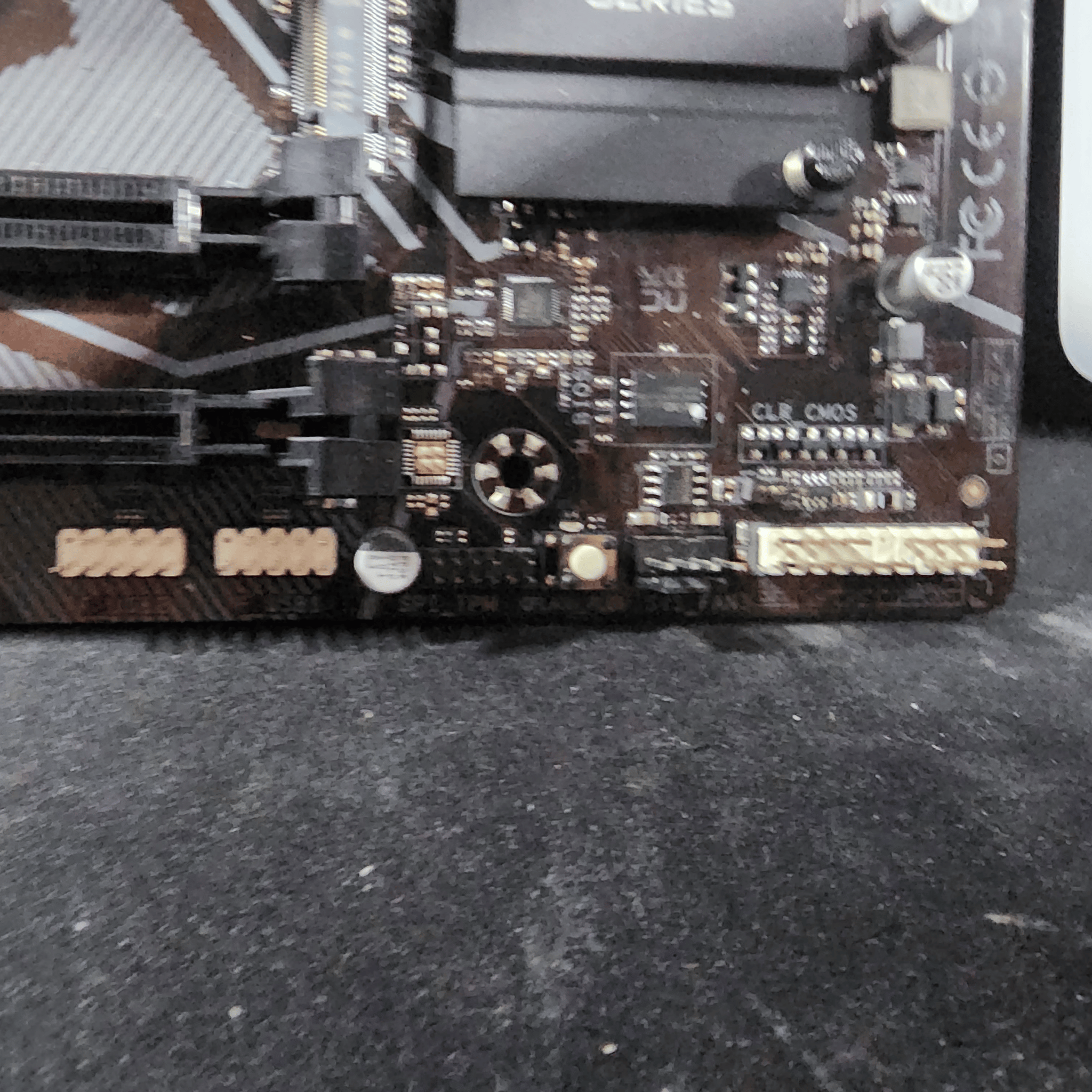 GIGABYTE B560 DS3H AC + i5 10400F + ARGB Cooler combo 